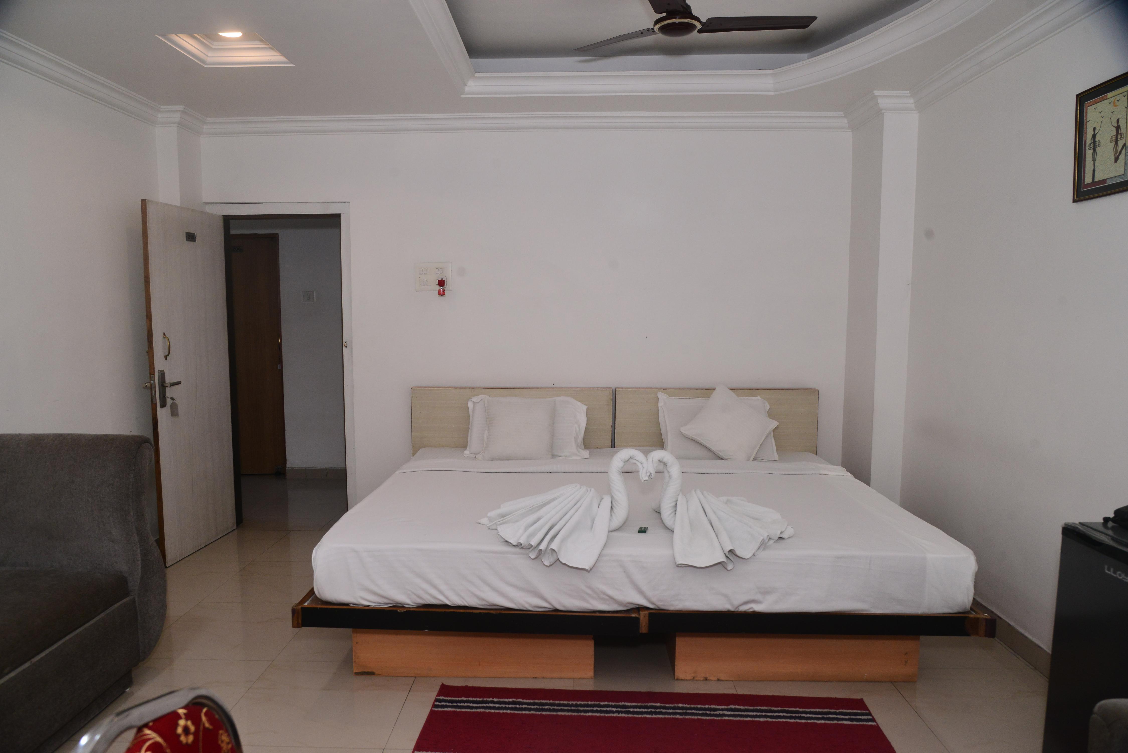 Shree Vinayak Inn - Tap to explore photos