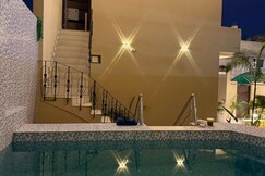 The Palm House | Rooms|Pool|Garden & Parking