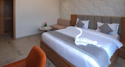 HOTEL MM ROYAL PALACE Room Type - DELUX ROOM