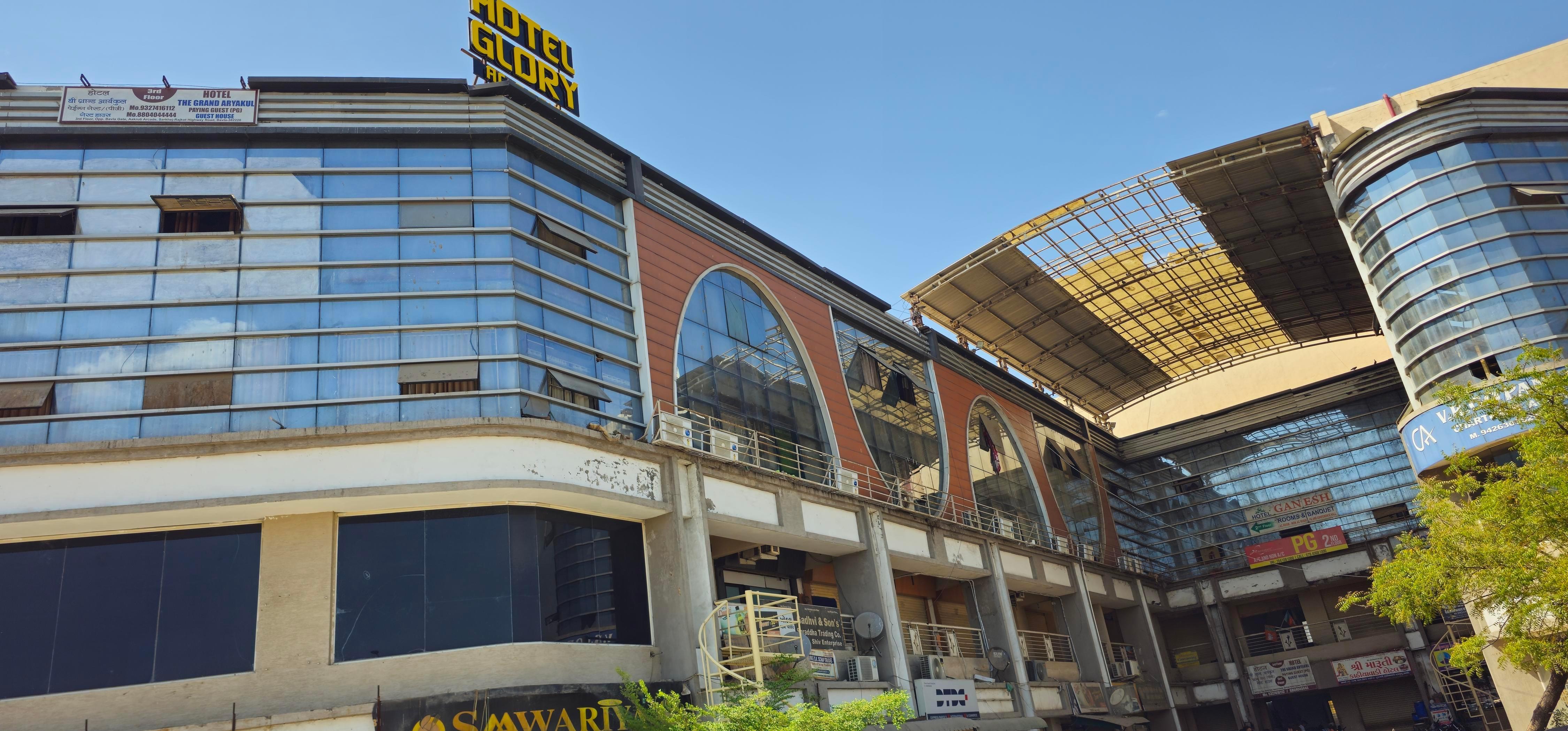 Hotel Glory - Tap to explore photos