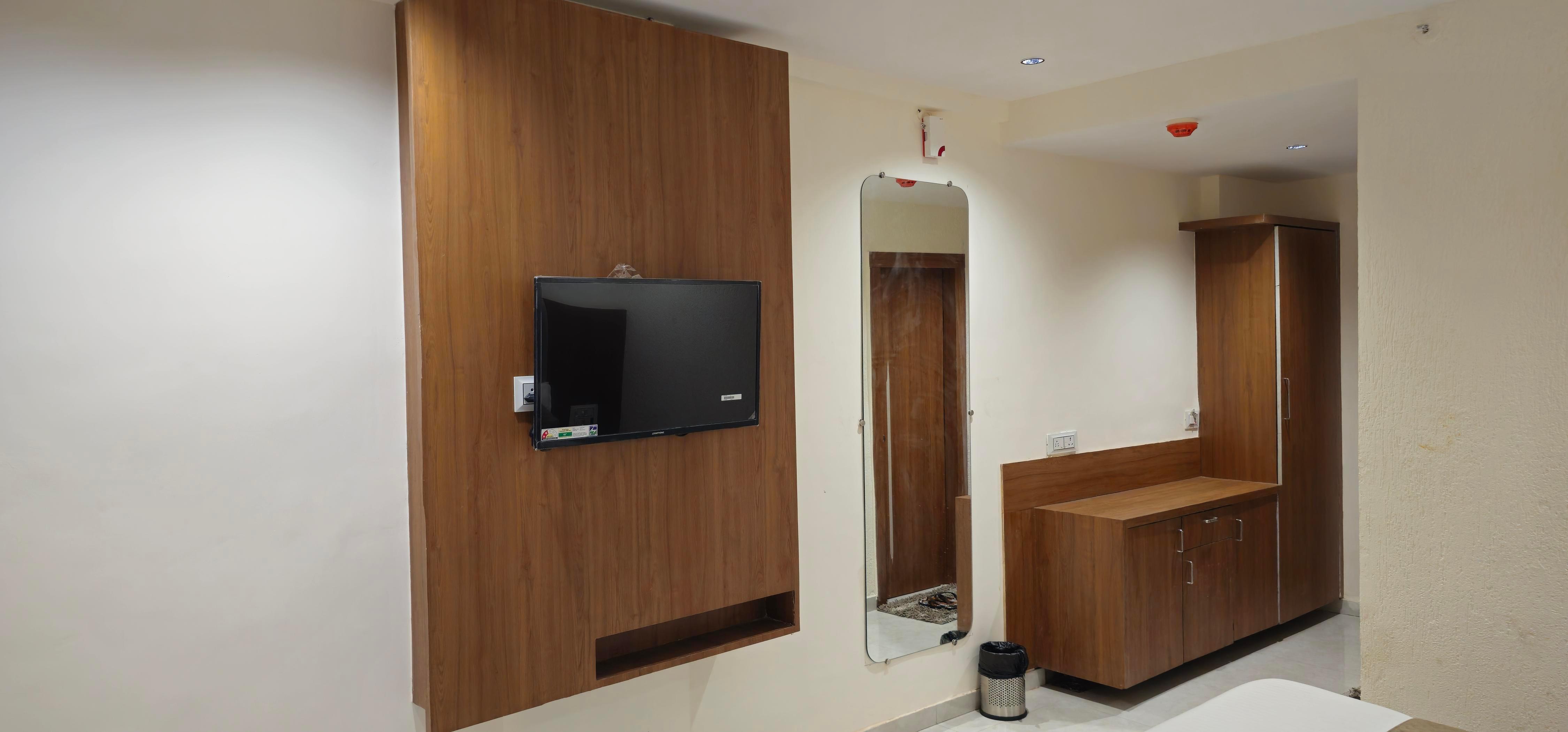 Hotel Glory - Tap to explore photos