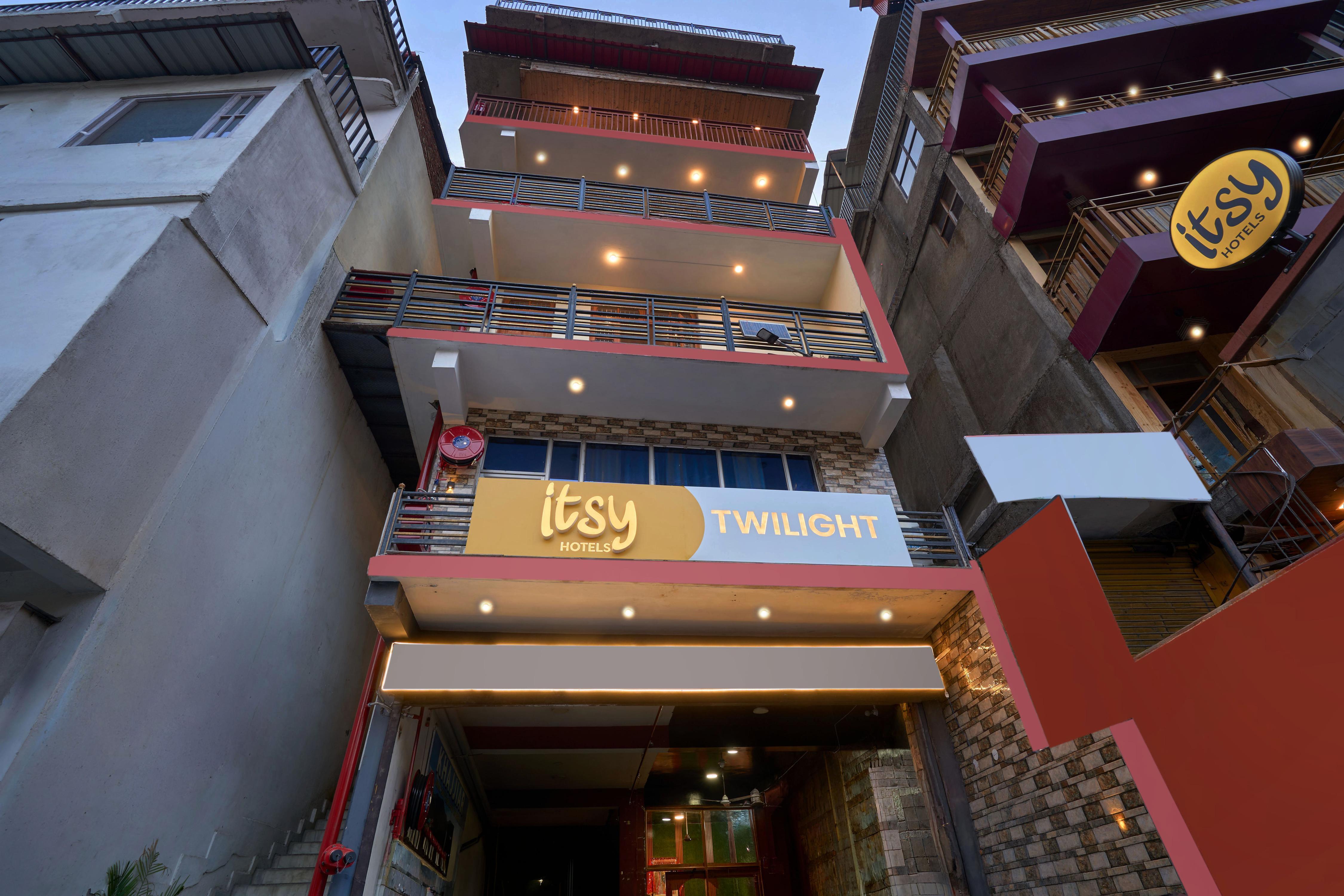 Itsy Hotels Twilight - Tap to explore photos