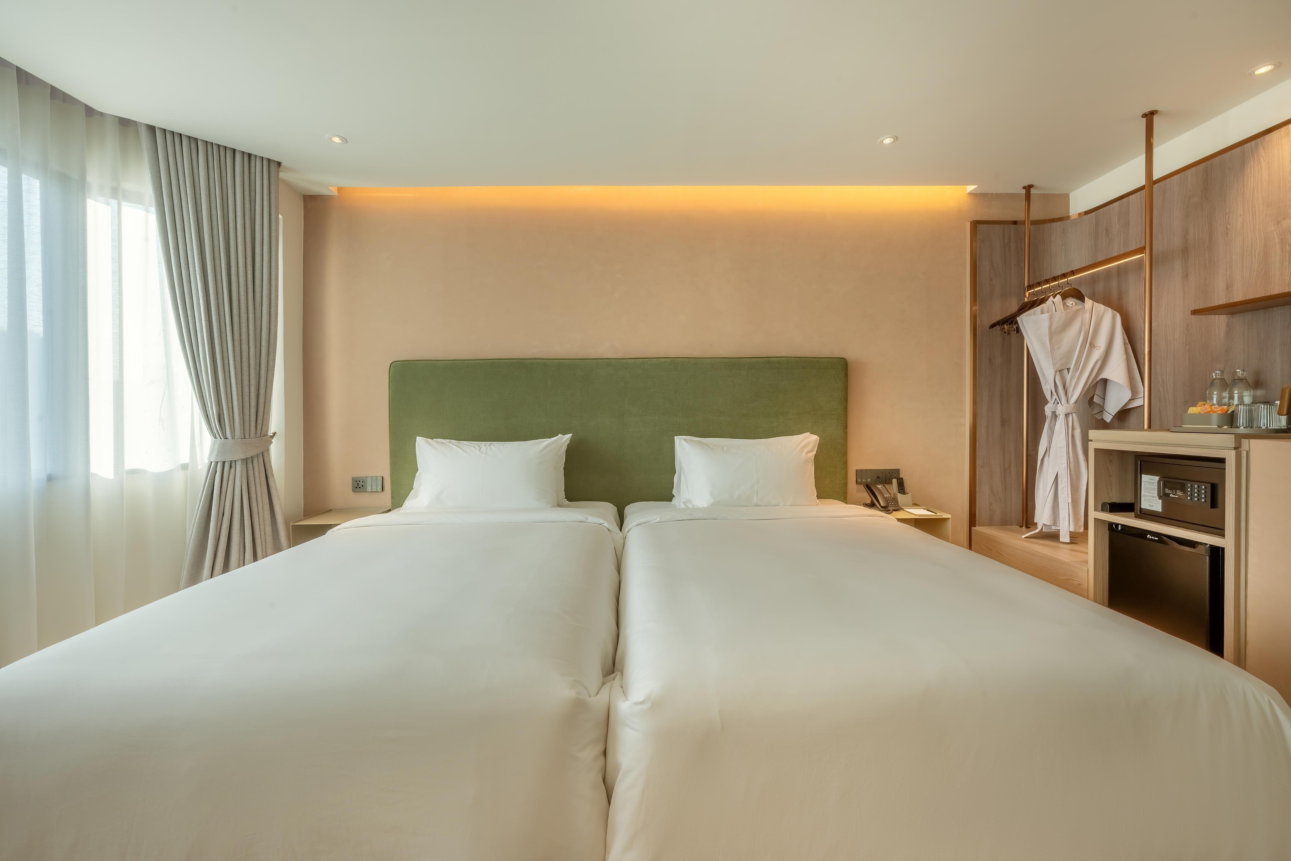 ROYS Hotel Bangkok - Tap to explore photos