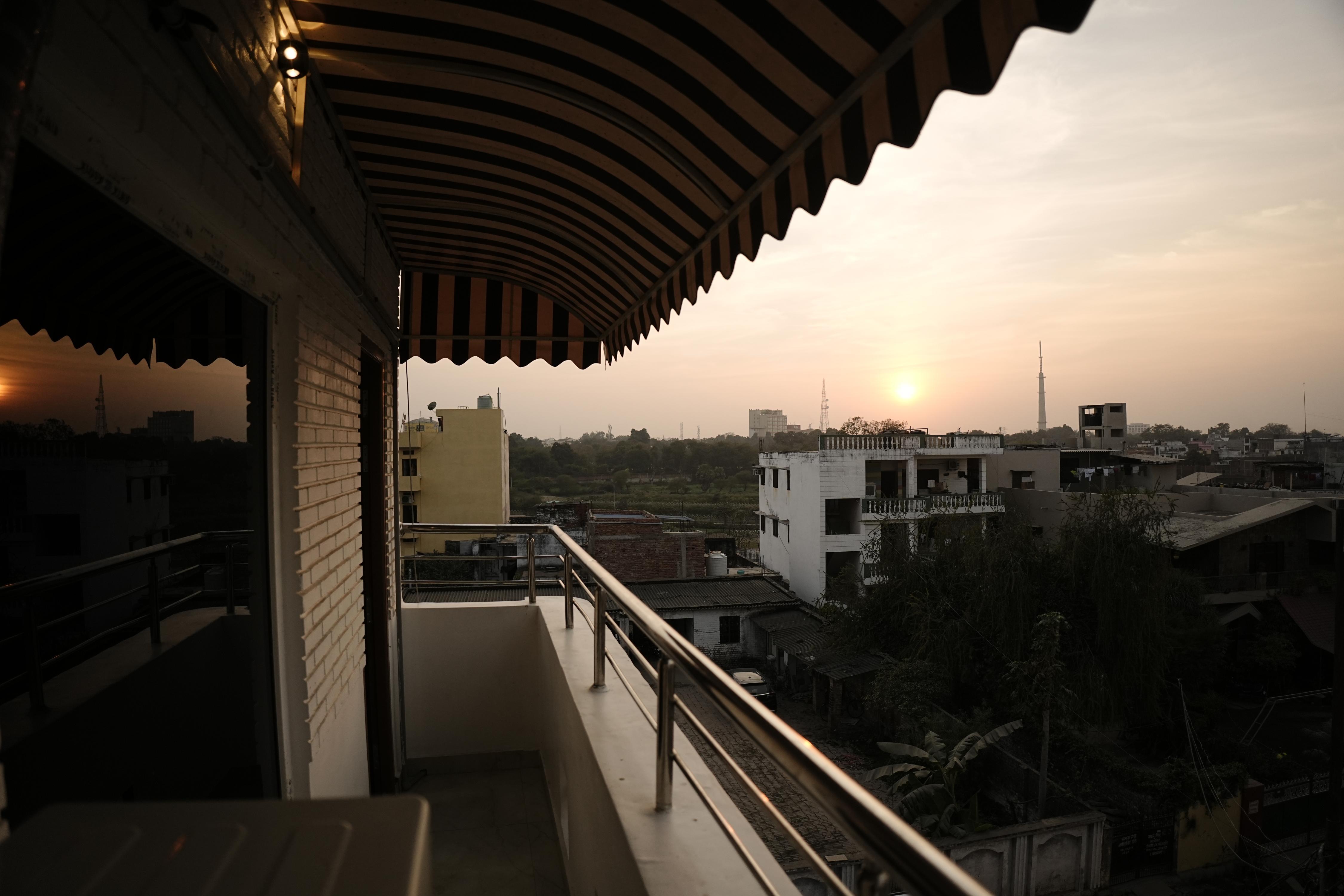 Hotel Ojha Villa - Tap to explore photos