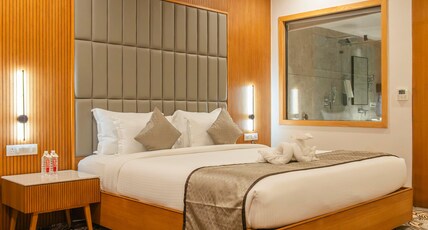 Pride Elite Himmatnagar Room Type - Premium King with Bathtub Pride Elite Himmatnagar Room Type - Premium King with Bathtub