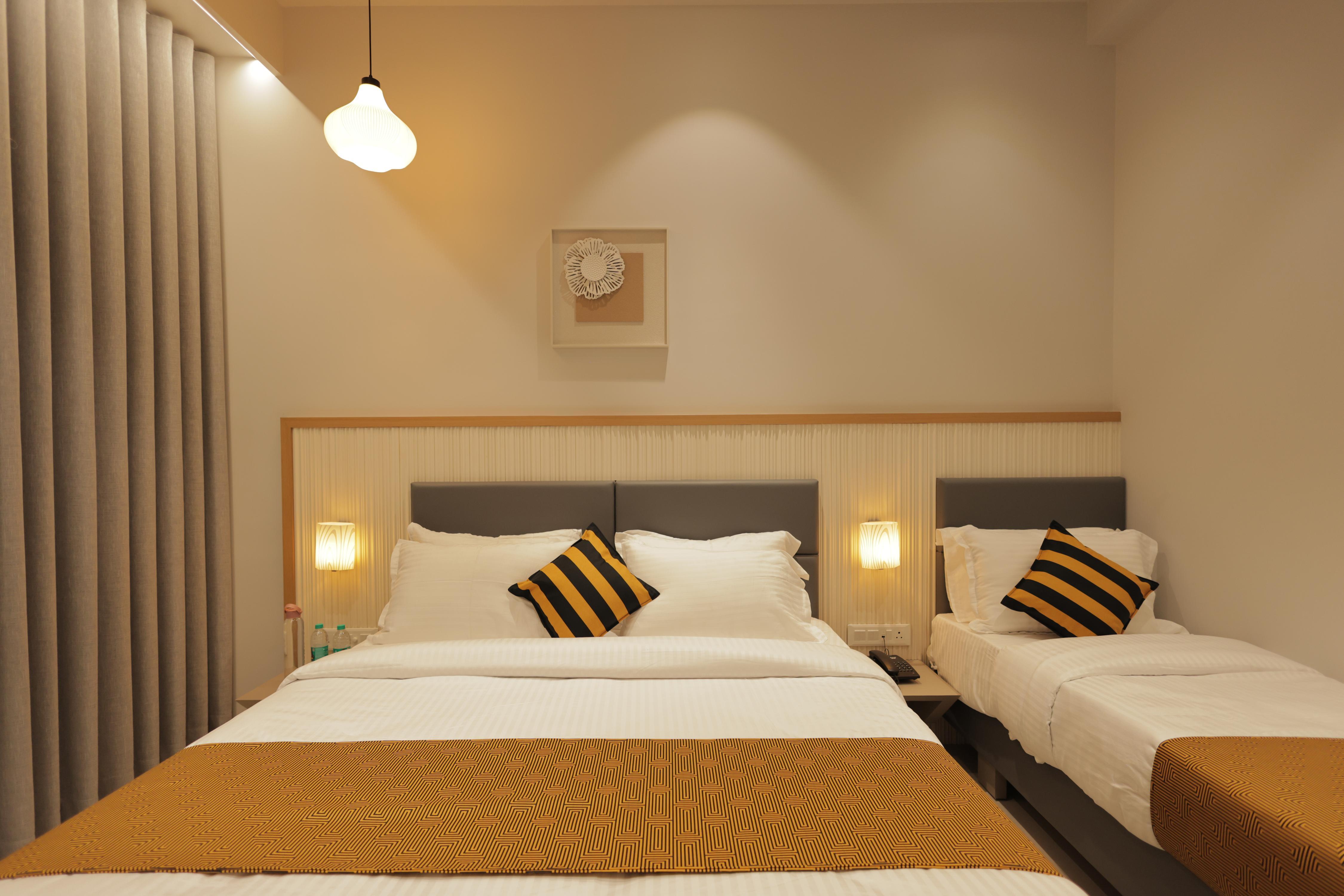 Balaji Hotel Somnath - 1.2km from The Temple - Tap to explore photos