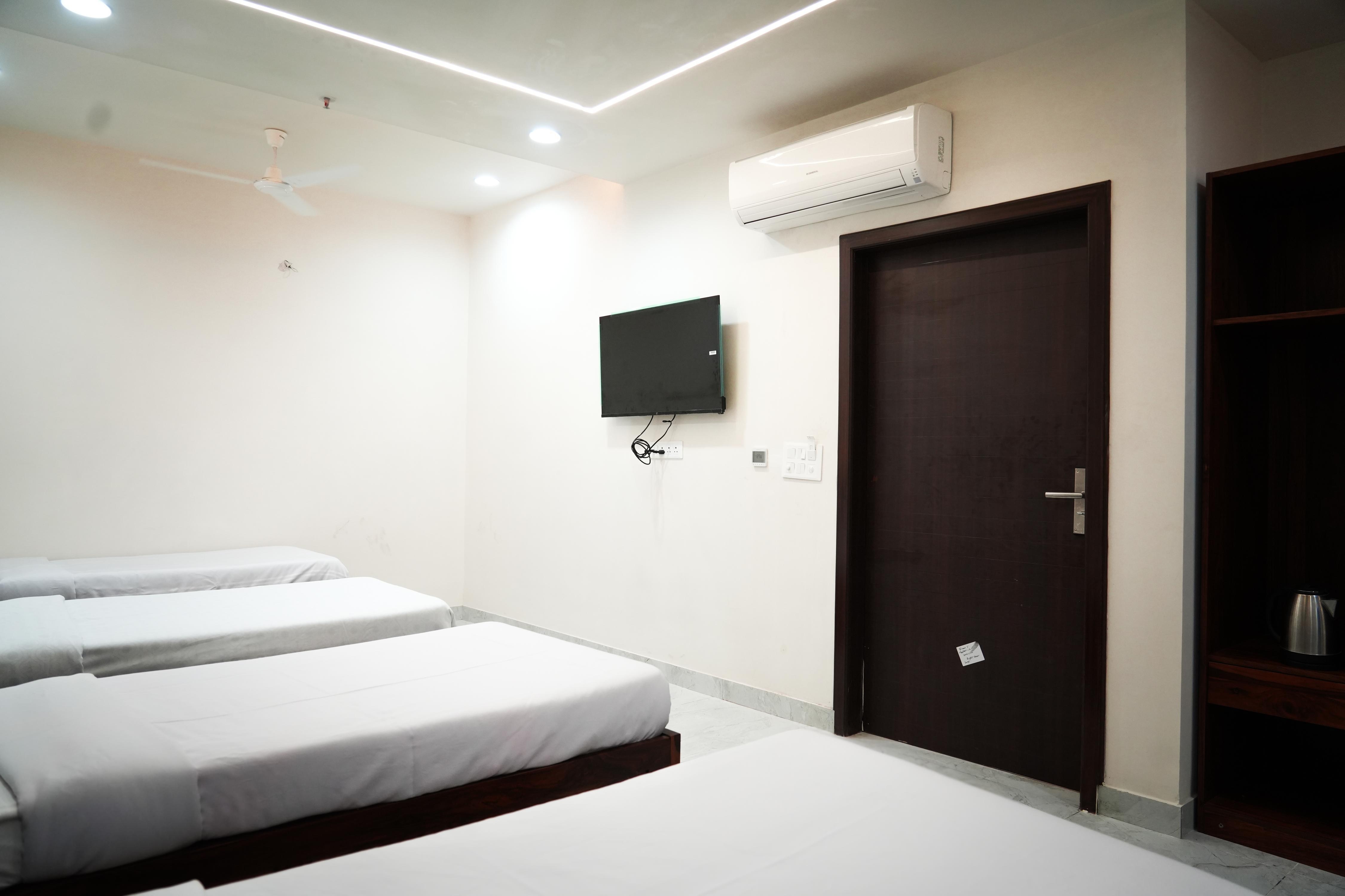 Hotel Diwakar Niwas - Tap to explore photos