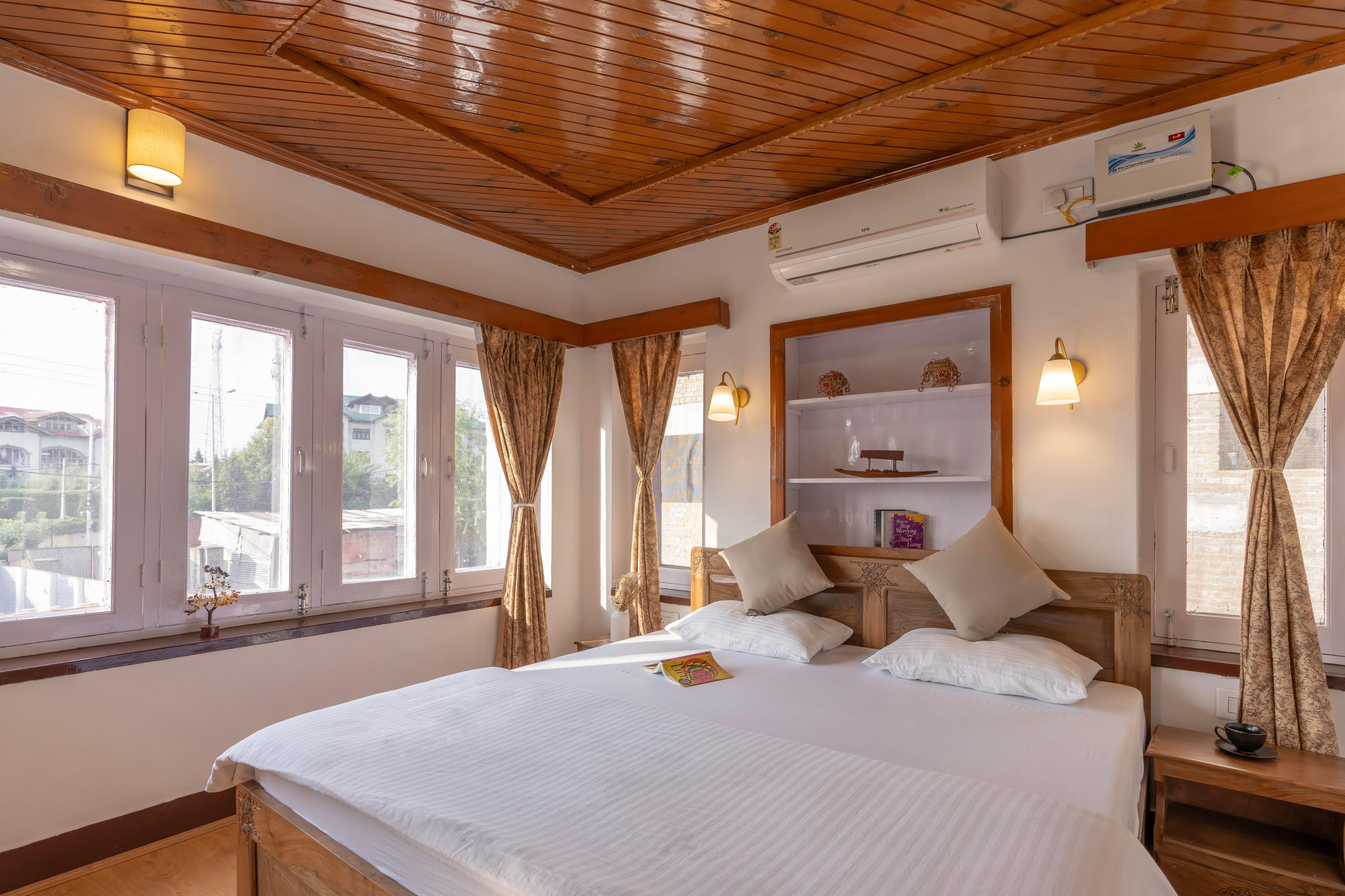 Blume House - 4BHK Holiday Home (Kitchen & Garden) - Tap to explore photos