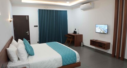HILLS AND VALLEY Room Type - Deluxe Room with Balcony and Hill View