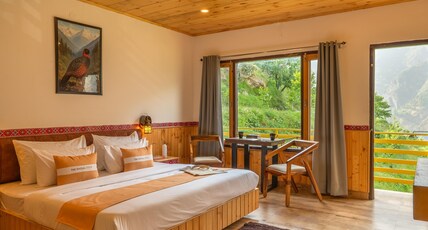 The Social Stays Tirthan Room Type - Premium Room with Mountain View