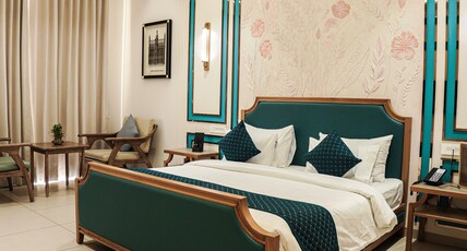 Status Dine Banquet and Restaurant Room Type - Premium Room Status Dine Banquet and Restaurant Room Type - Premium Room
