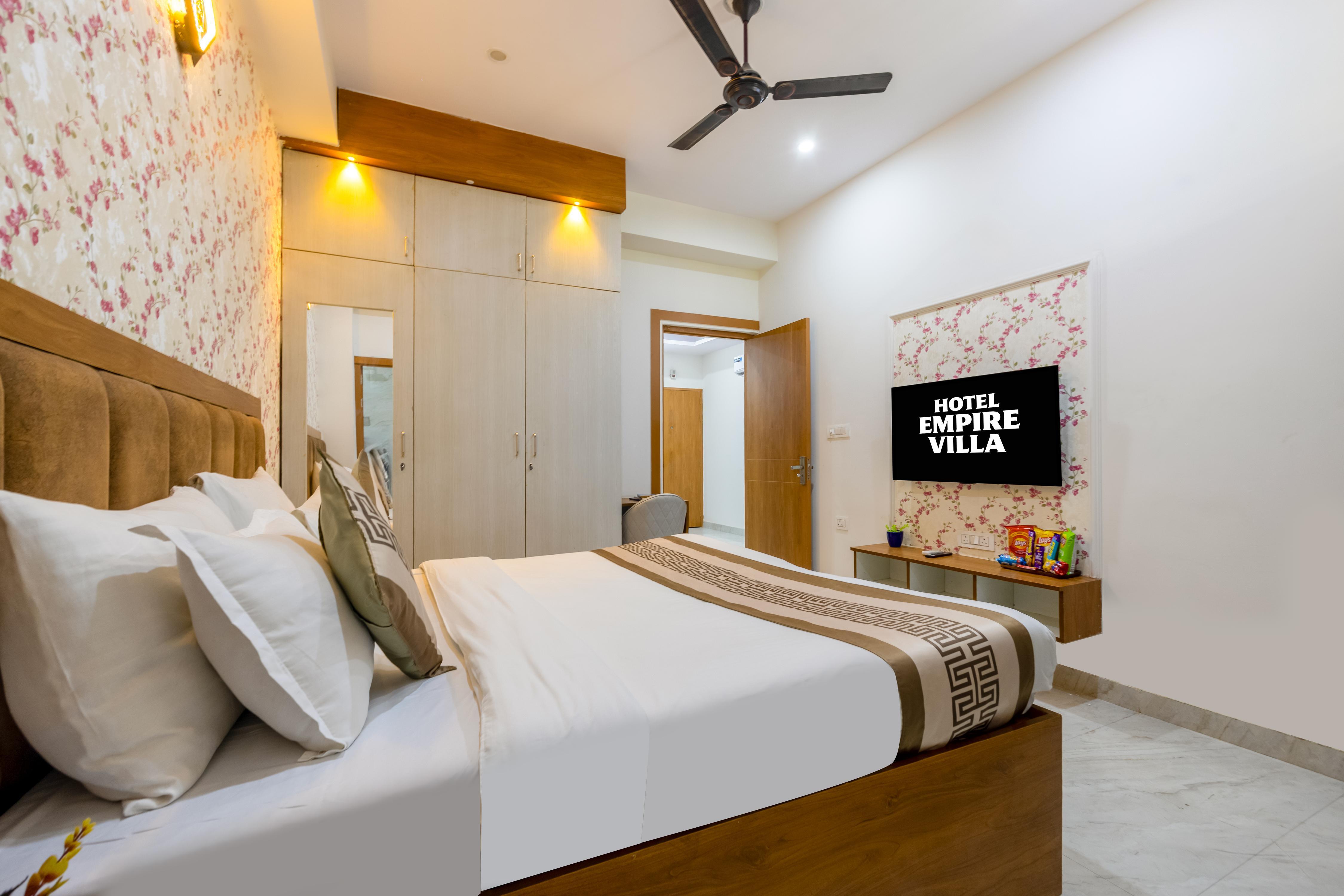 The Empire Sector 45 Gurgaon Room Type - Deluxe Double Room with Balcony