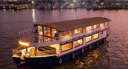 Osprey Luxury Houseboats And Cruises Room Type - Royal Castle, 4 Bedroom Luxury Houseboat