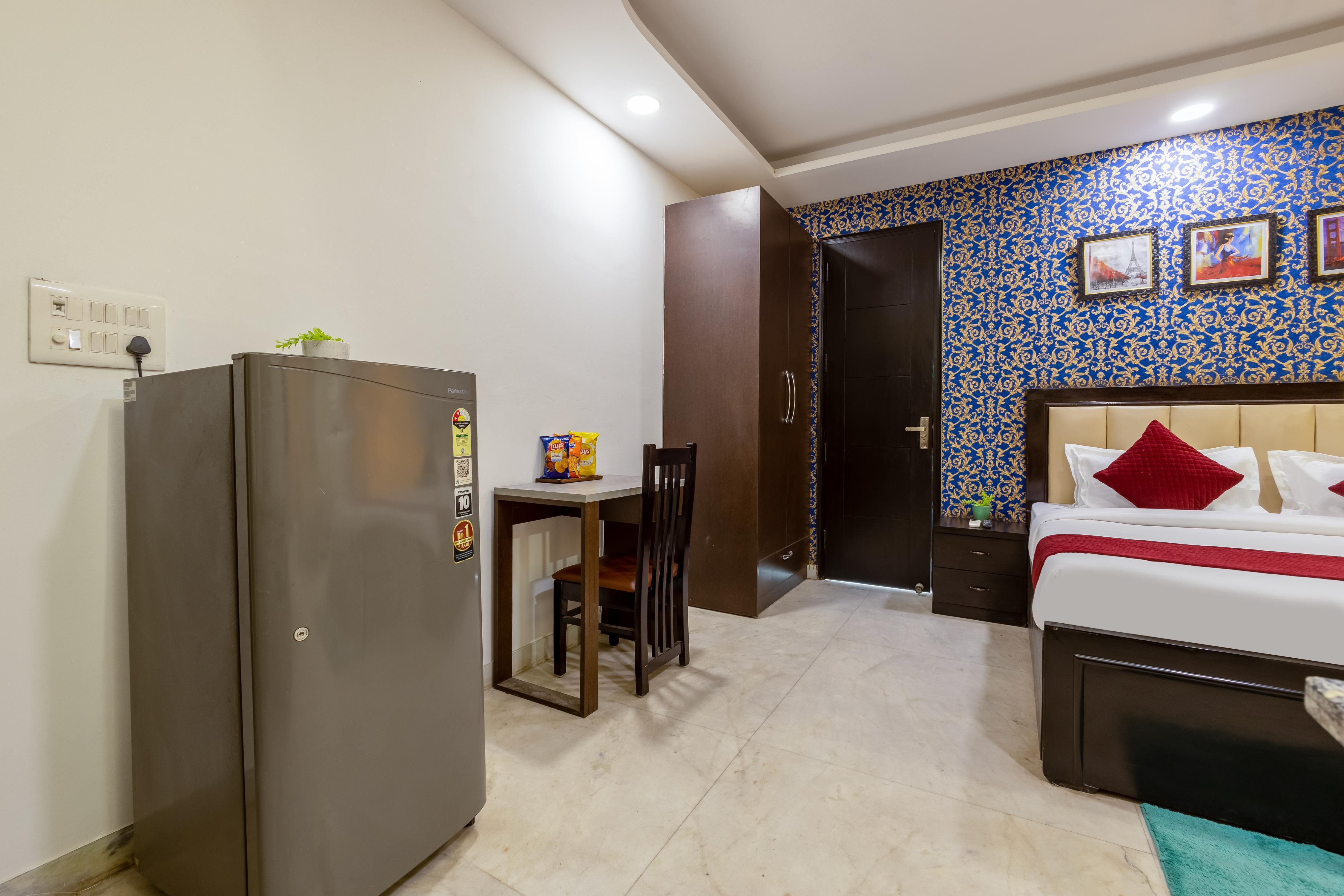 The Hamilton Serviced Apartment Sec-43 Golf Course road - Tap to explore photos