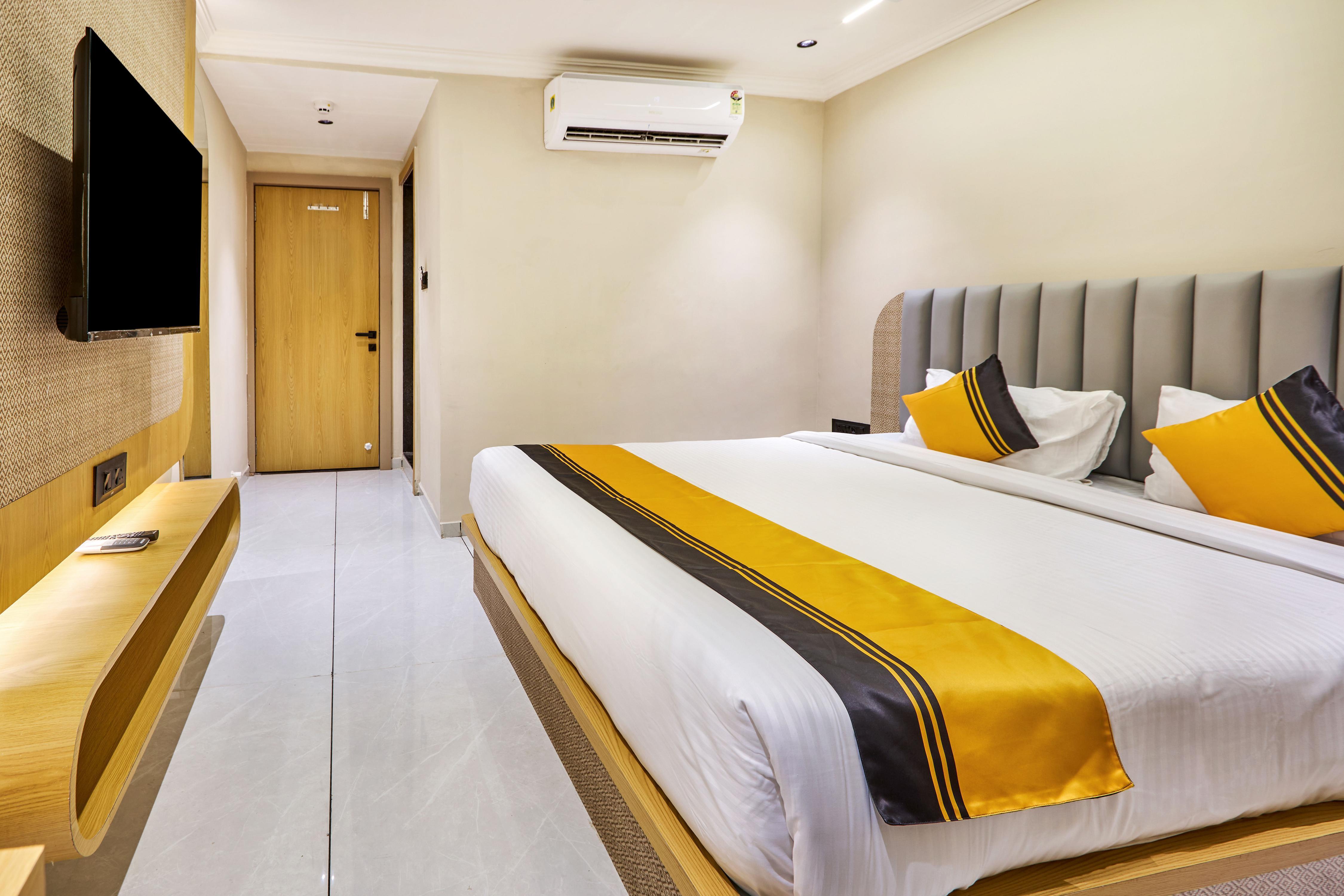 Itsy Hotels Grand CG - Tap to explore photos