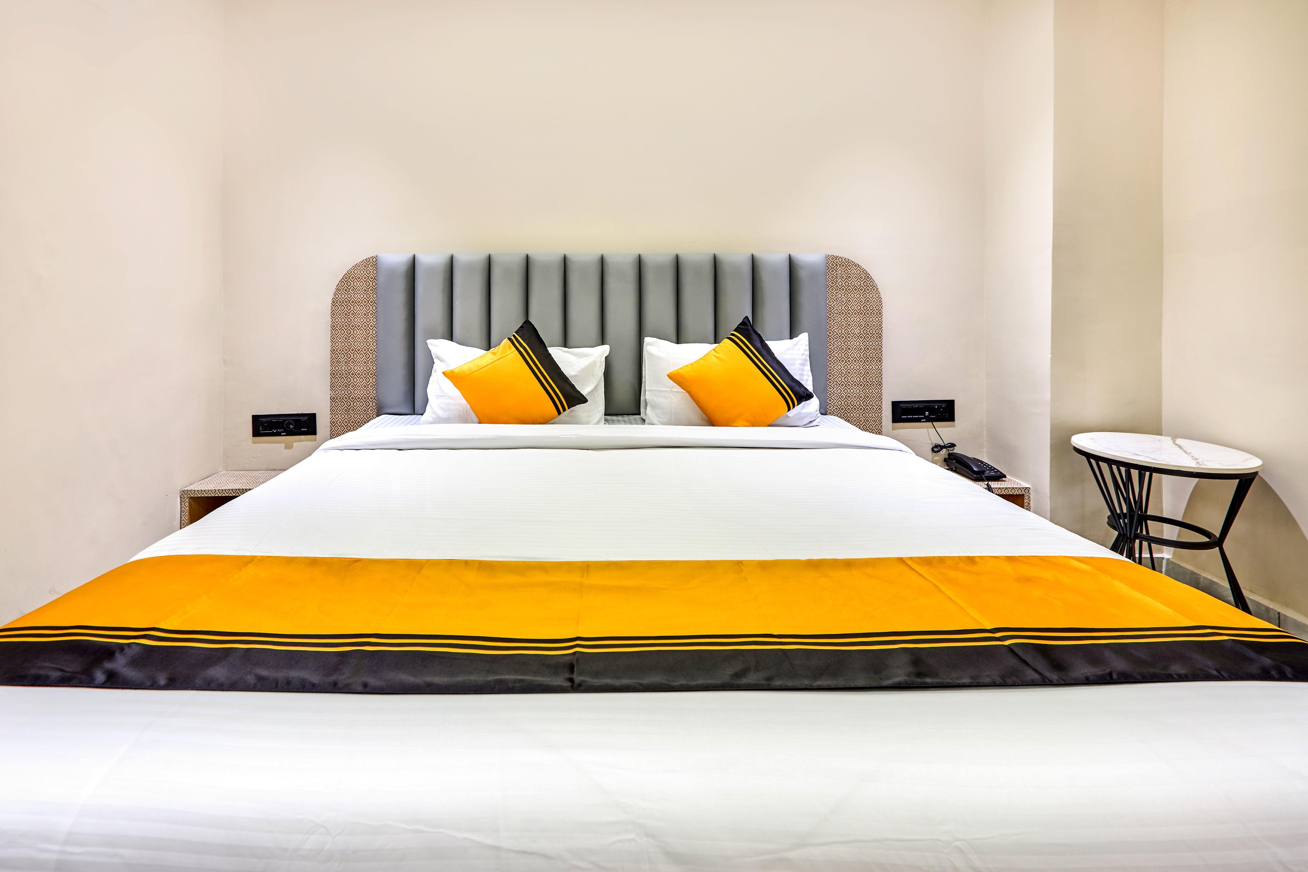 Itsy Hotels Grand CG - Tap to explore photos