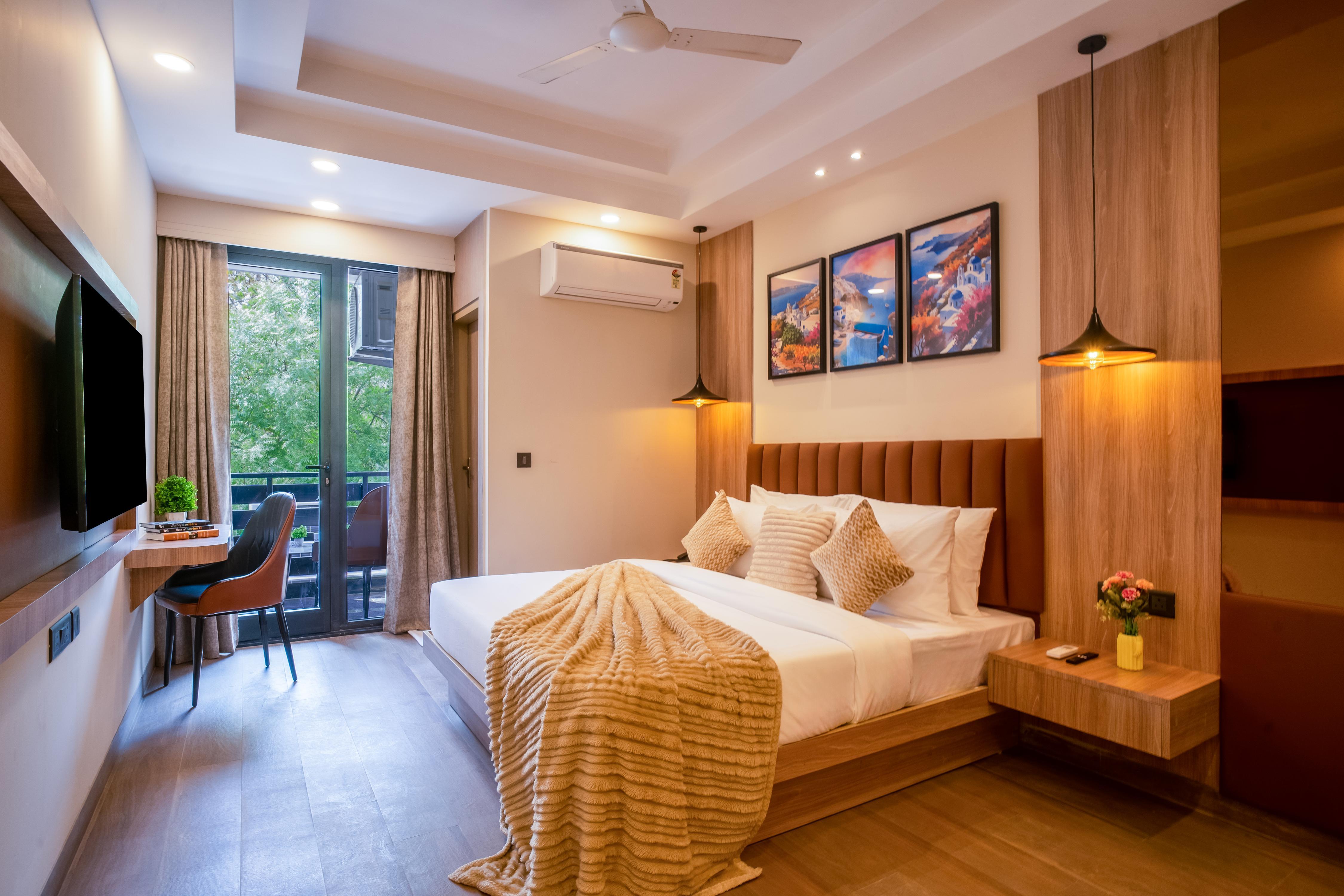 Saltstayz Premier Millenium City Centre Room Type - Family Room with Balcony and Living Area