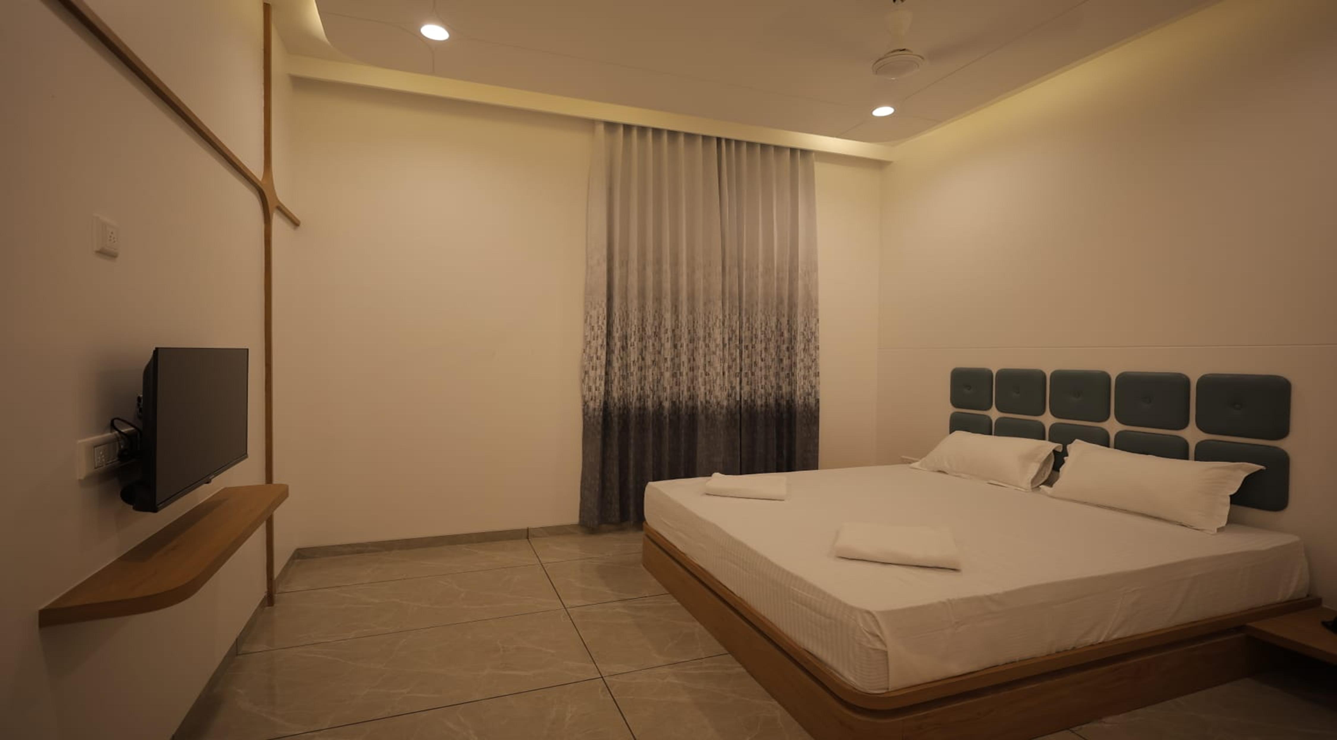 Hotel Aamantran Room Type - Deluxe Room