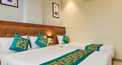 Treebo Empire Suite Room Type - Deluxe Family Room