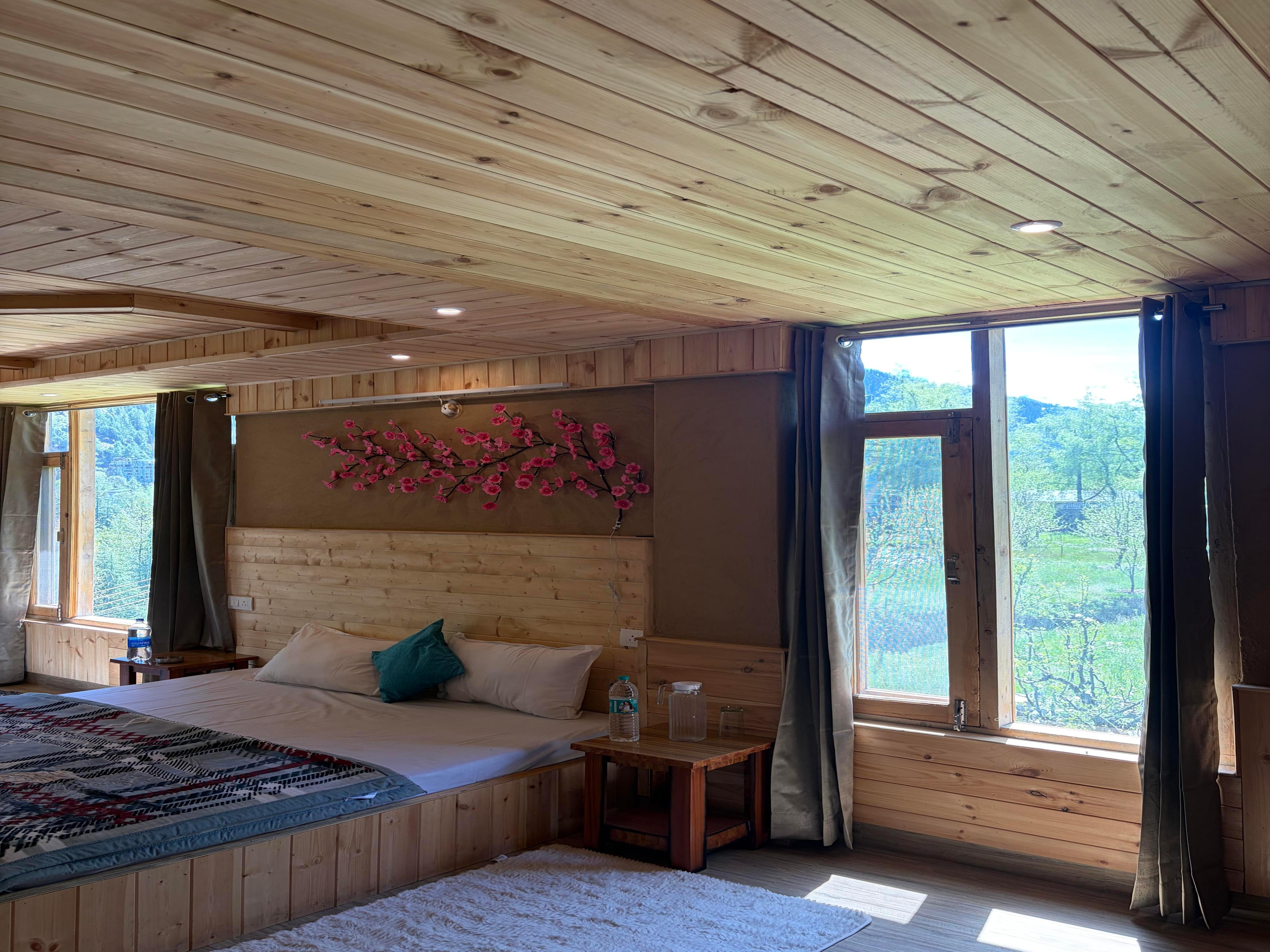 The Nomads Haven 4 Rooms Cottage in Old Manali