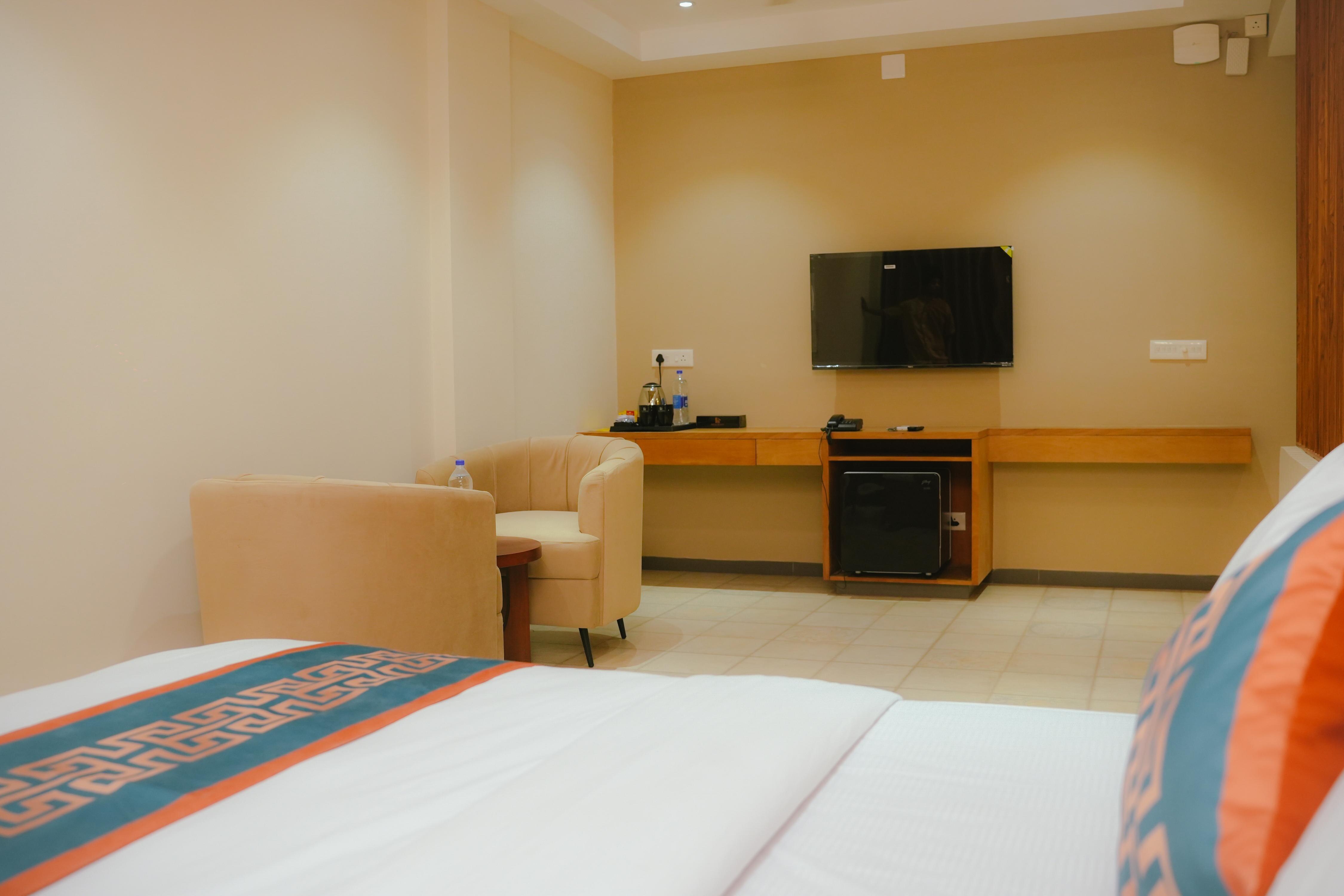 Hotel Bariz - Tap to explore photos