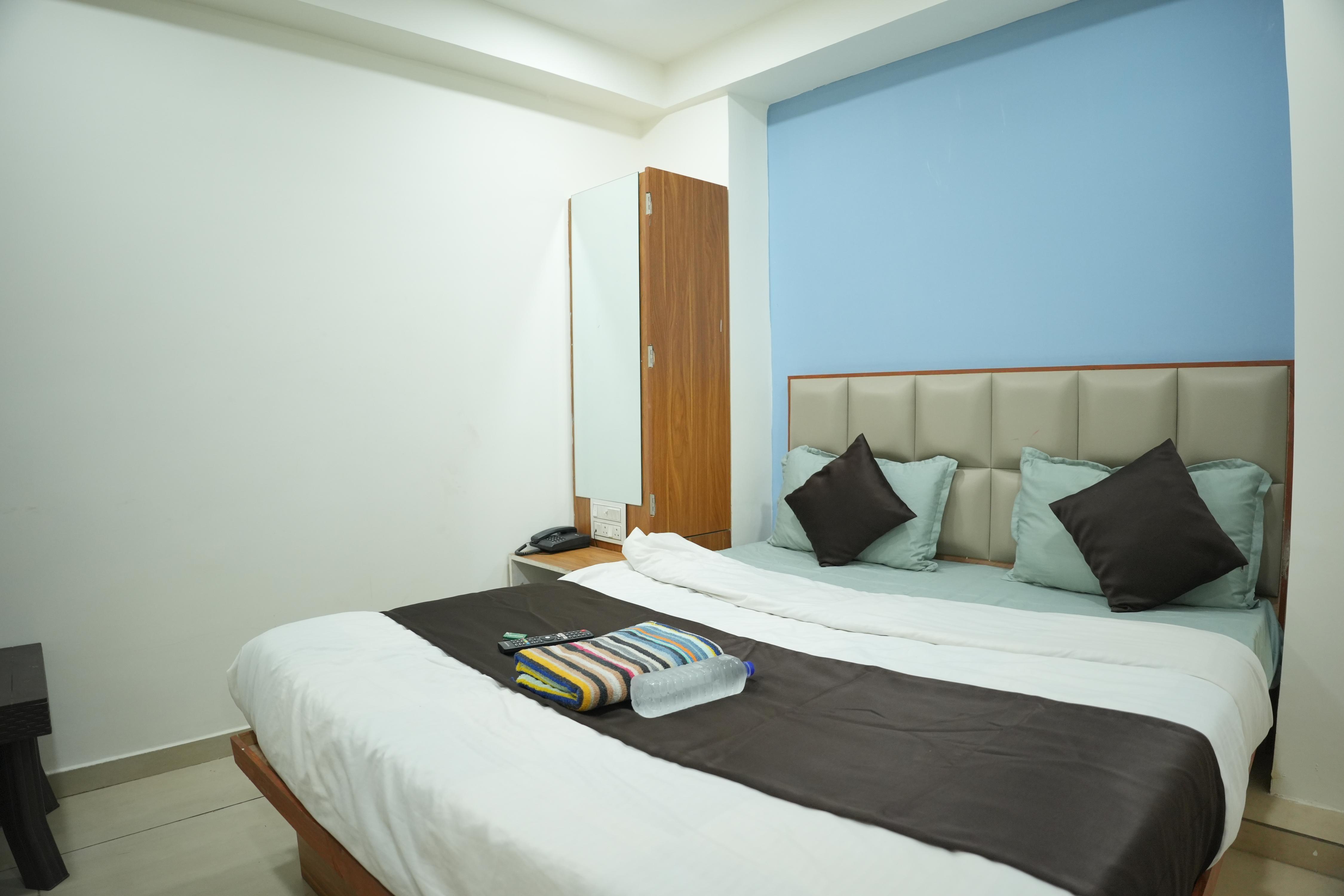 HOTEL KRISHNA IN & EVENT Room Type - Deluxe Room
