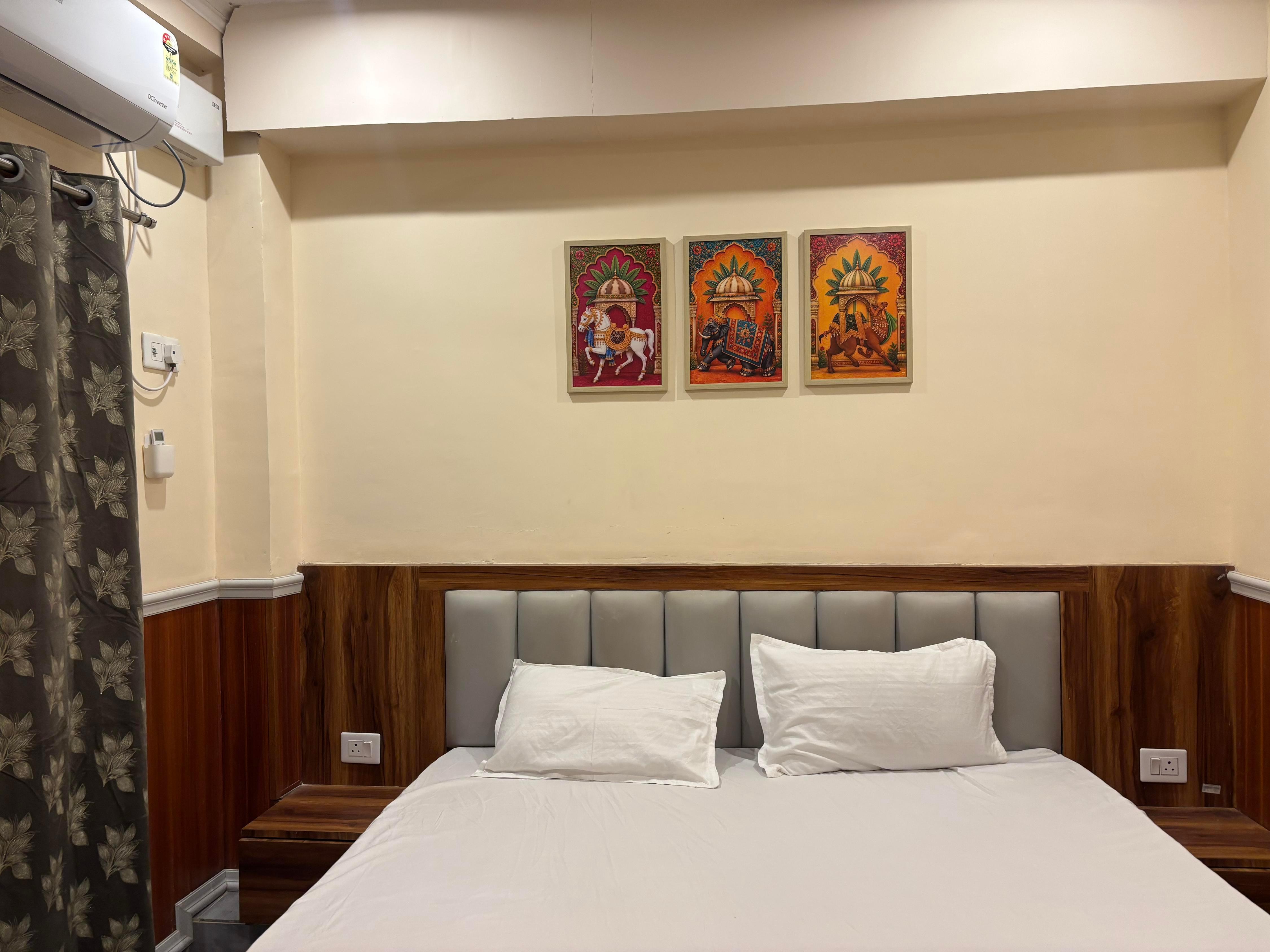 Lovkush Bhavan stay 100mtr - from Ramjanam bhumi - Tap to explore photos