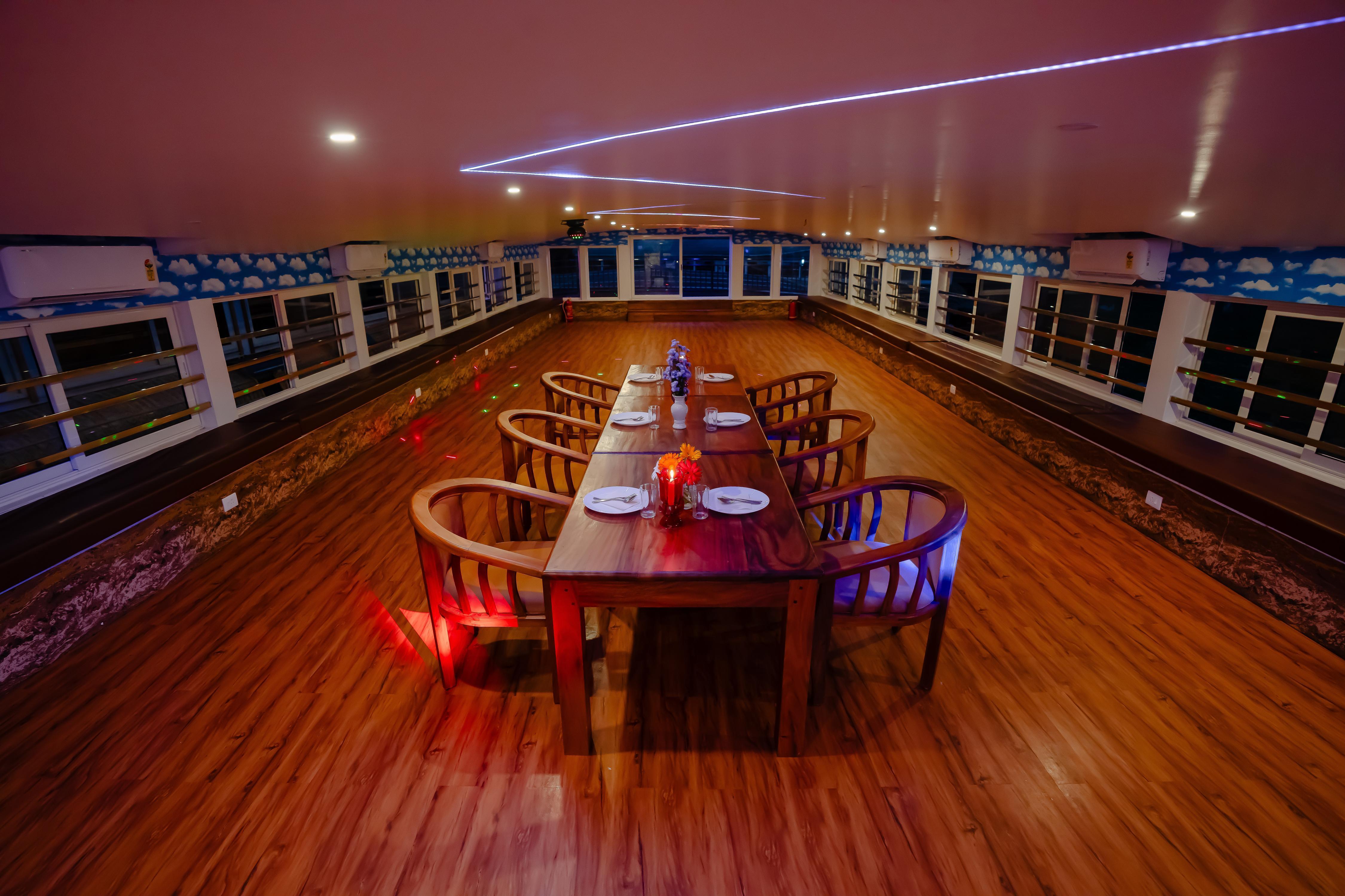 JCT Luxury Cruise Houseboats - Tap to explore photos
