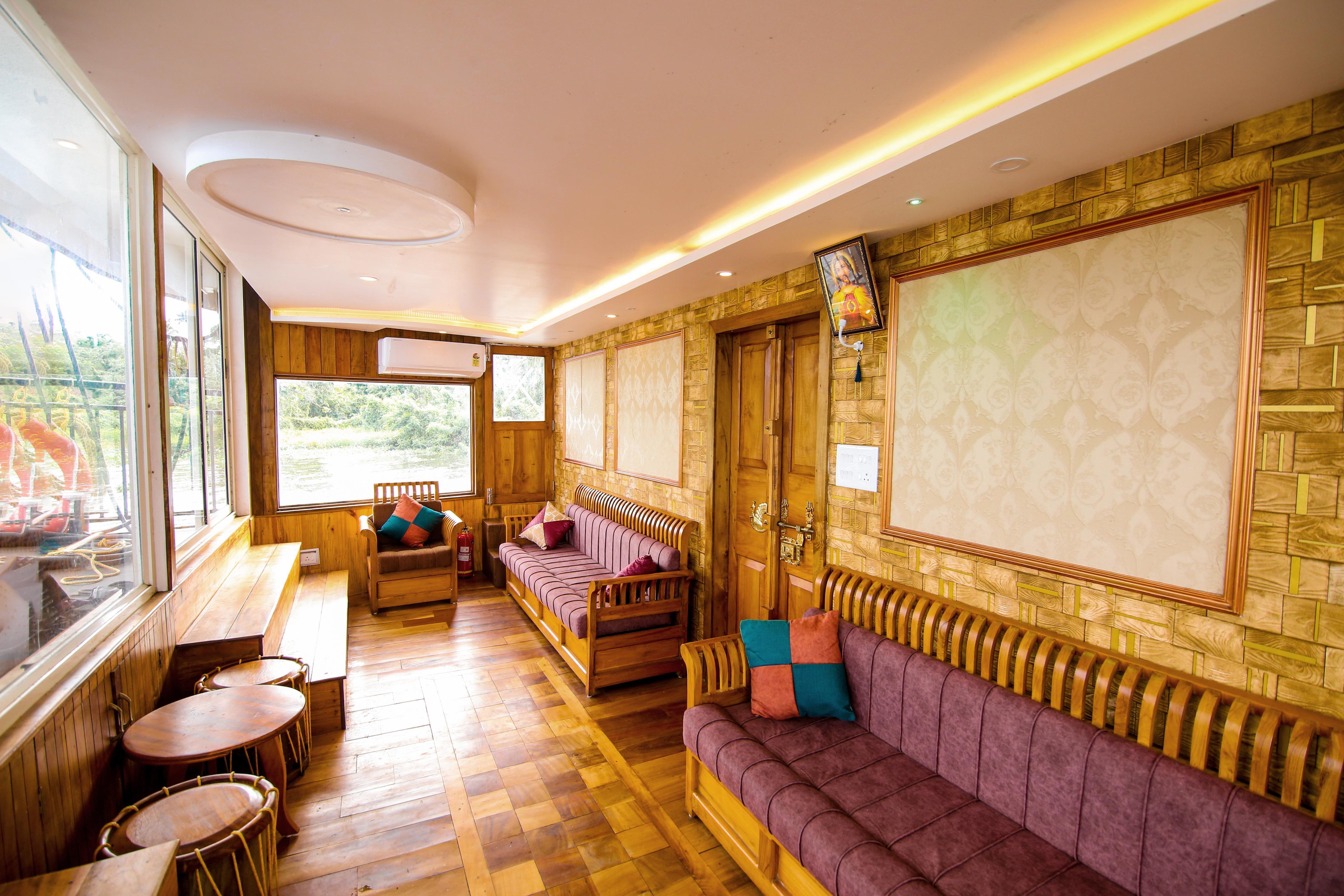 Prakriti Luxury Cruise Houseboat - Tap to explore photos