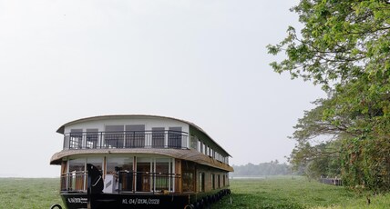 JCT Prakriti Luxury Cruise Houseboat Room Type - Room with Premium