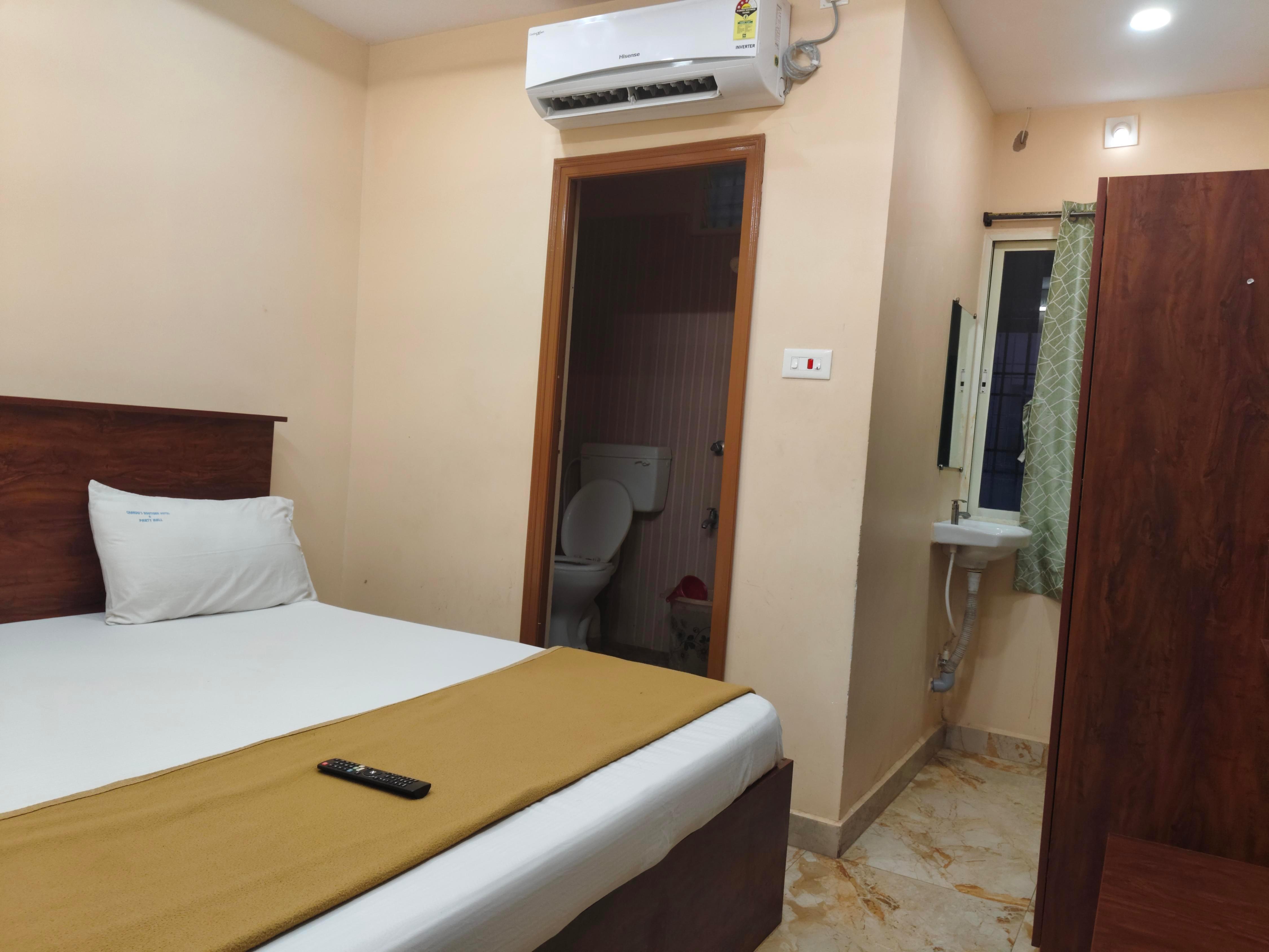 CHANDU'S HOTEL & FUNCTION HALL