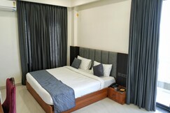 hotel highway queen