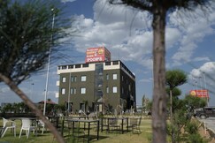 hotel highway queen