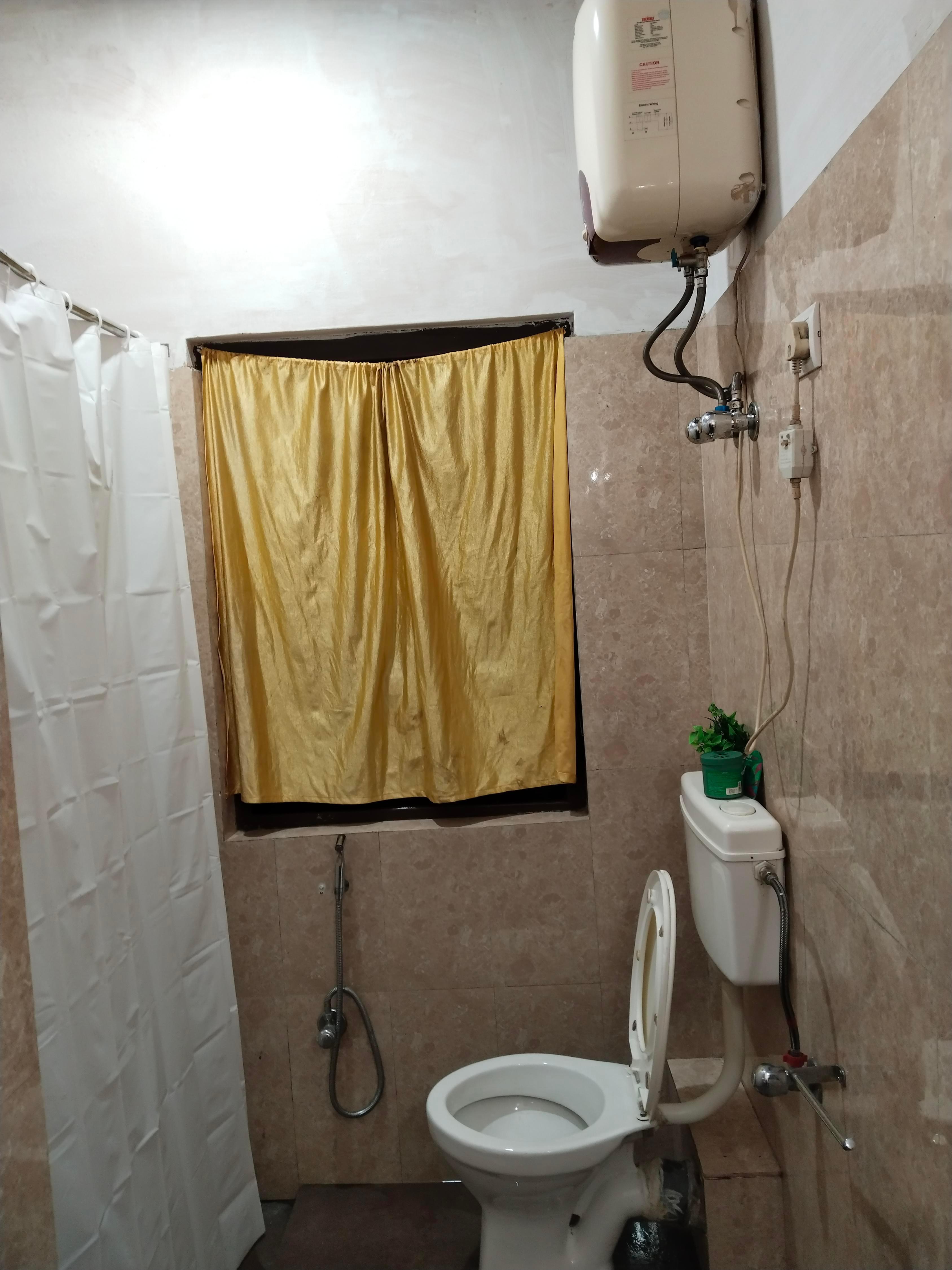 Deluxe room - Tap to explore photos