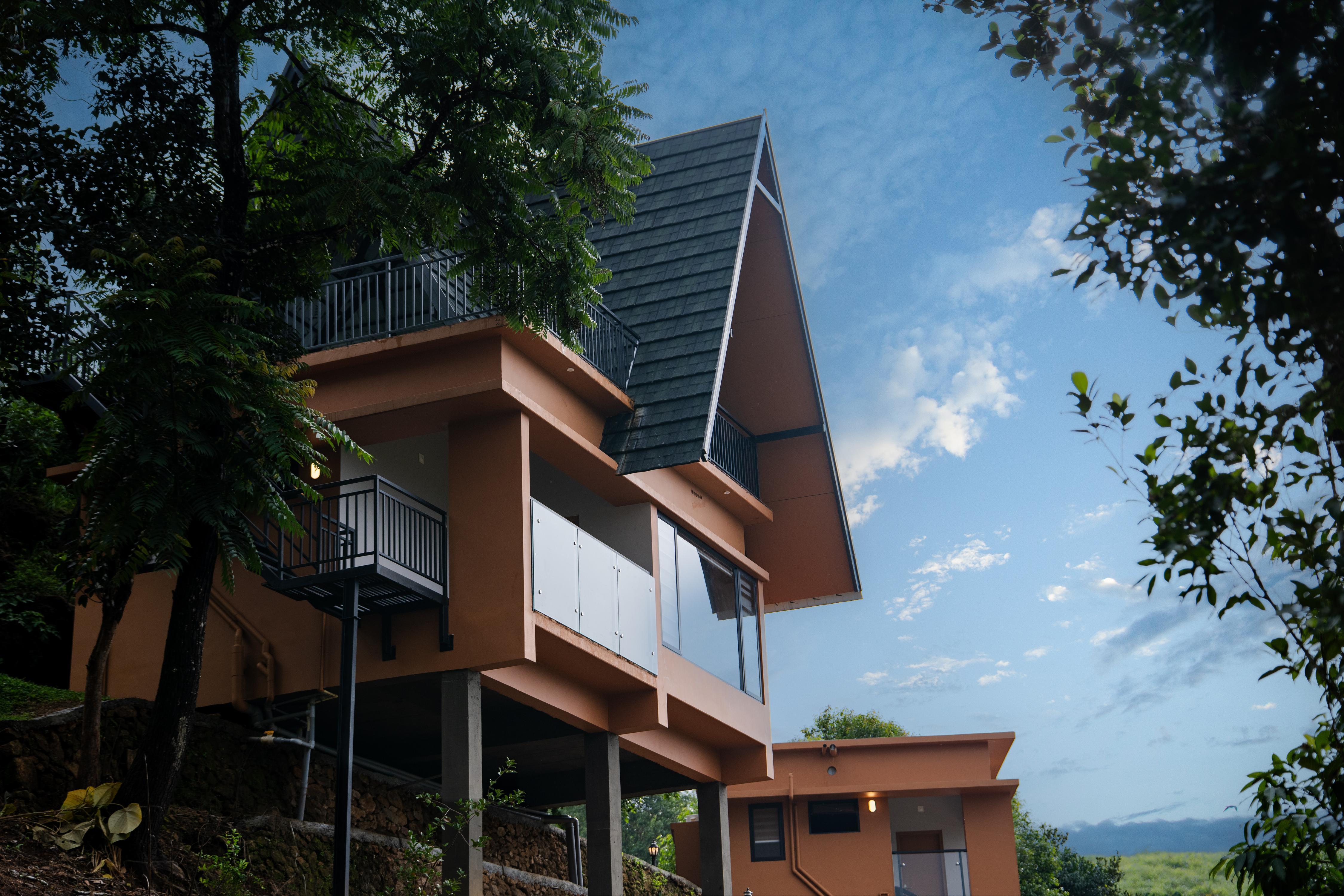 Cliff and Cloud Resort - Tap to explore photos