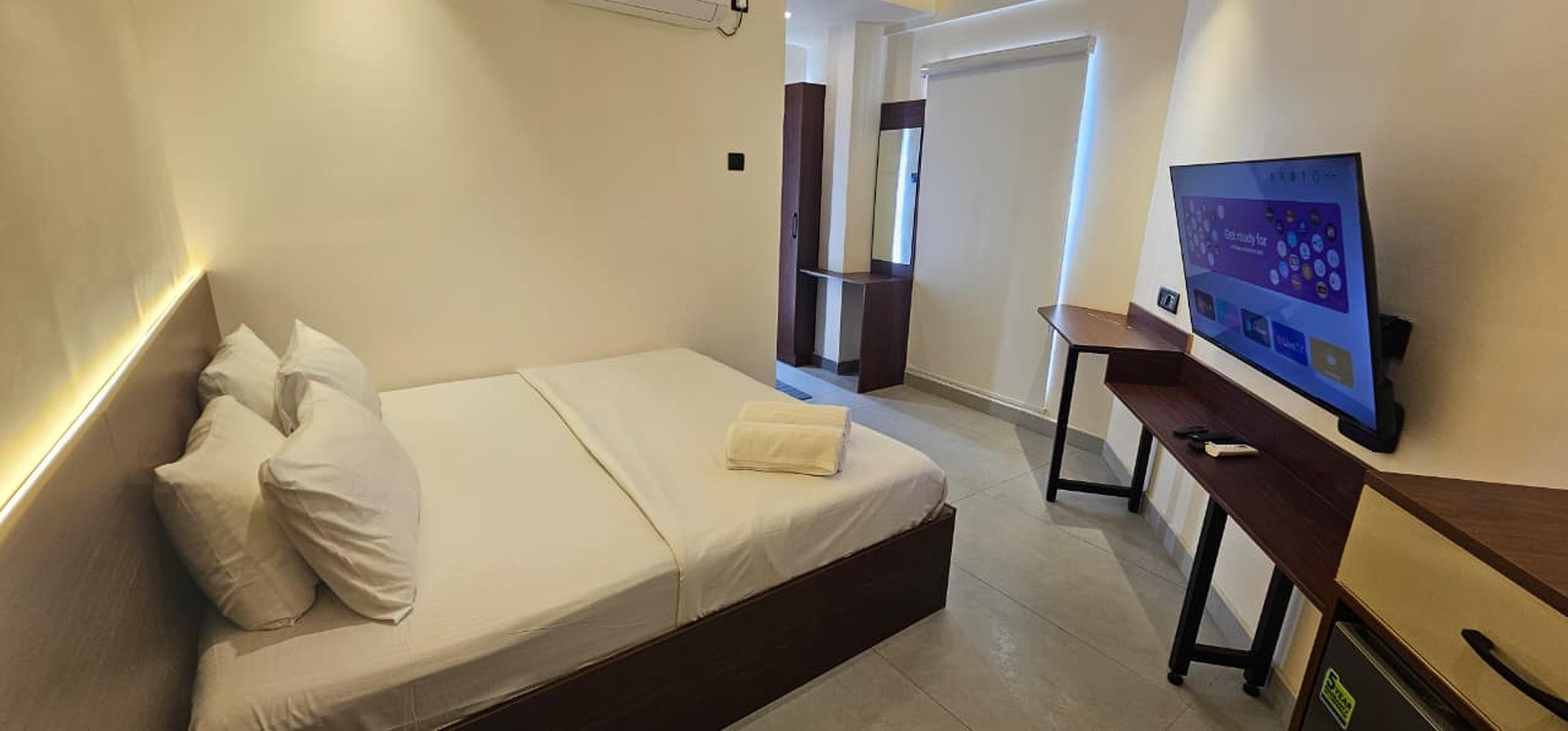 Chippy Residency Pallikaranai Room Type - Deluxe Double