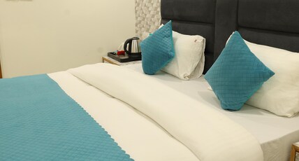 TheKuldeep GuestHouse Room Type - Deluxe Queen Room
