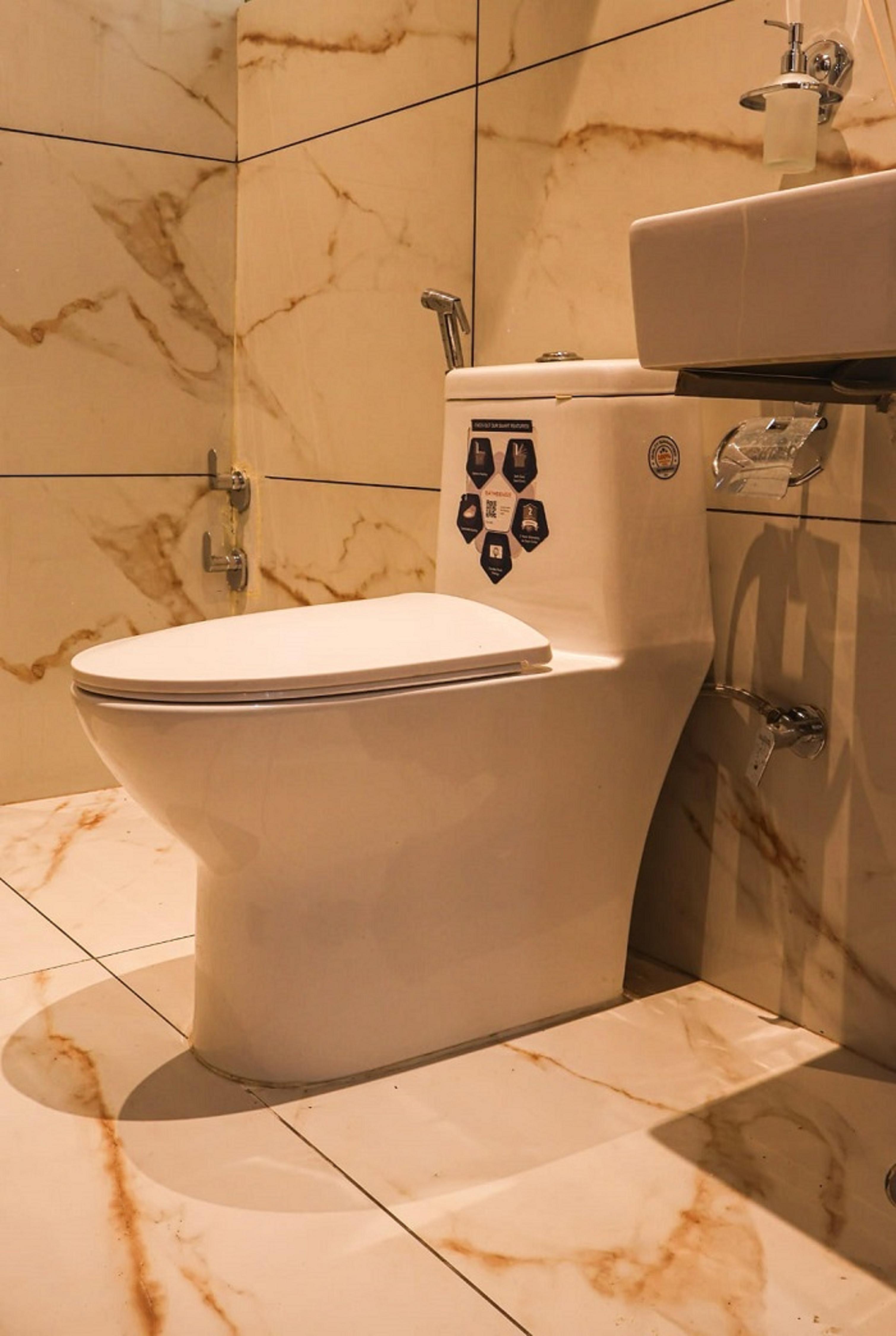 The Glam - Tap to explore photos