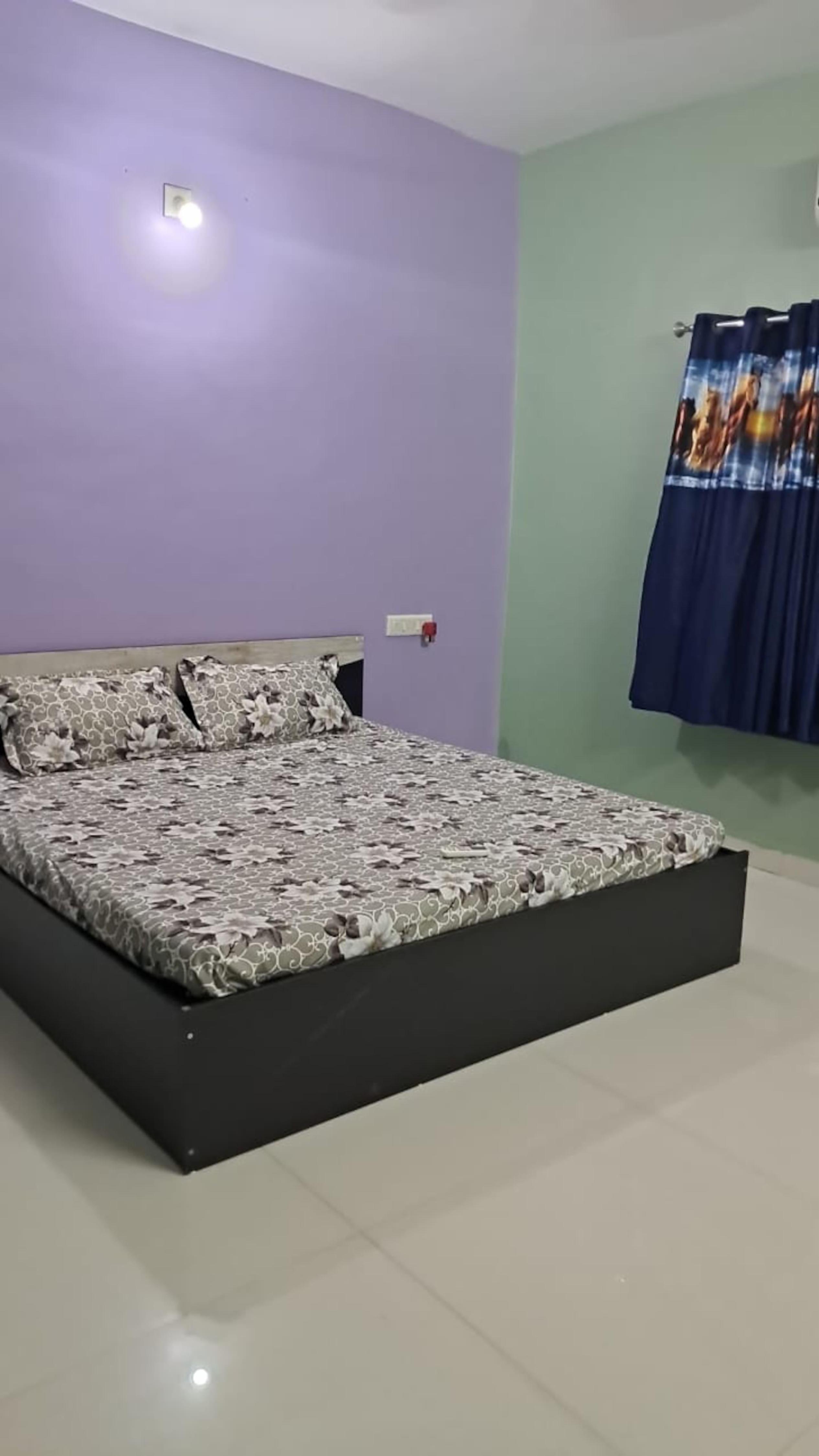 2 BHK 3 Bed Huge House near Devka Beach - Tap to explore photos