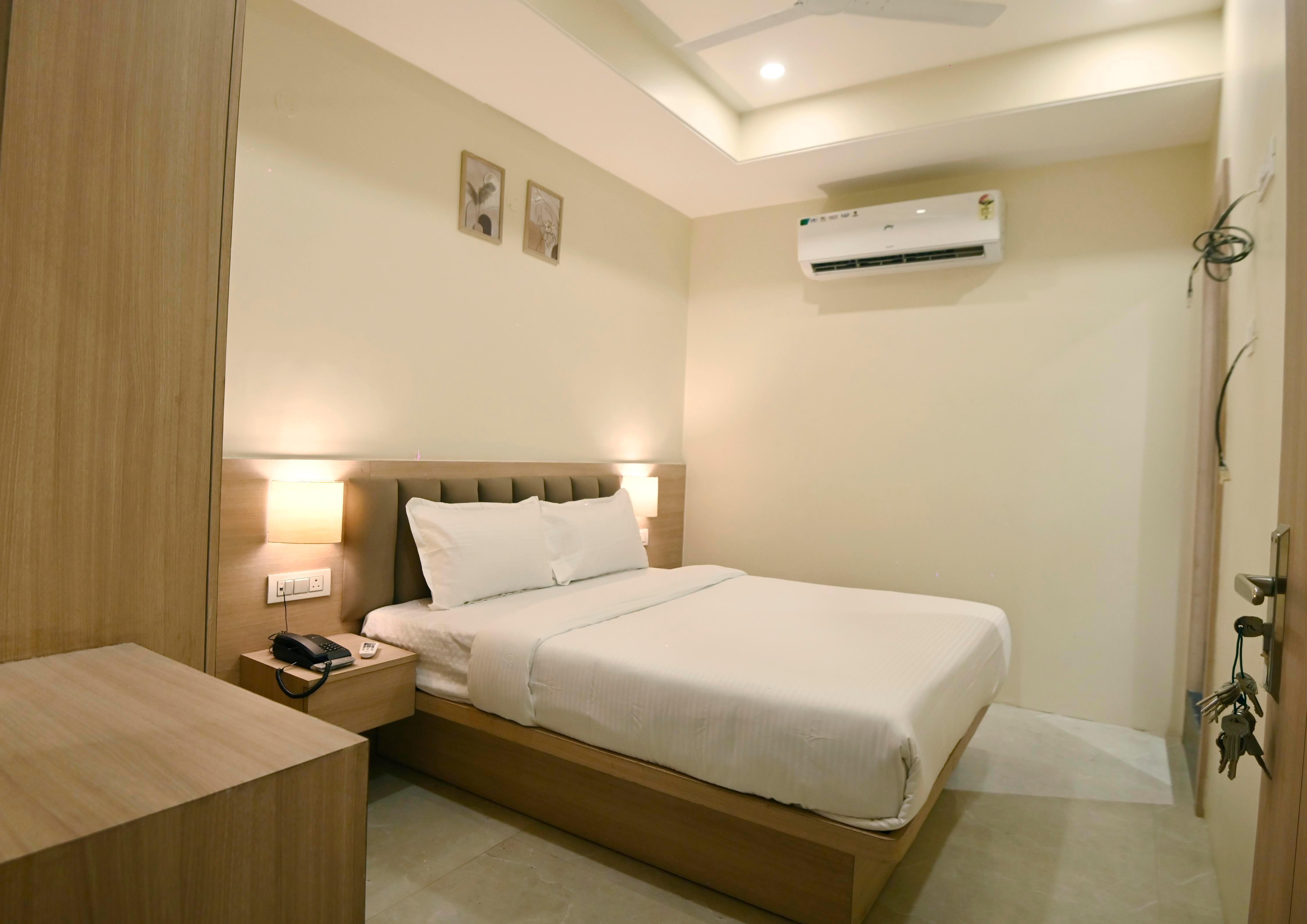 Arya Inn Room Type - STANDARD ROOM,