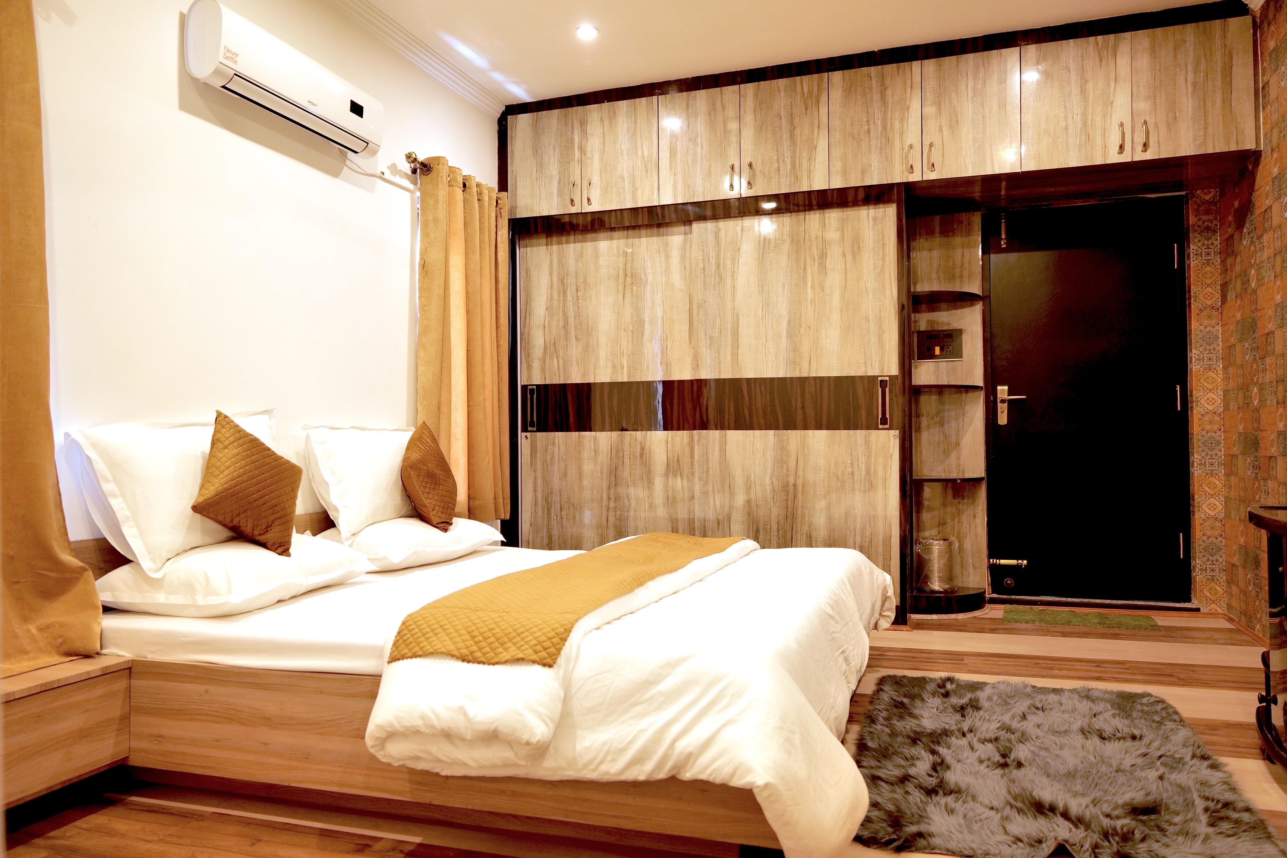NimmStay Room Type - Deluxe Room 102 (Non-AC)