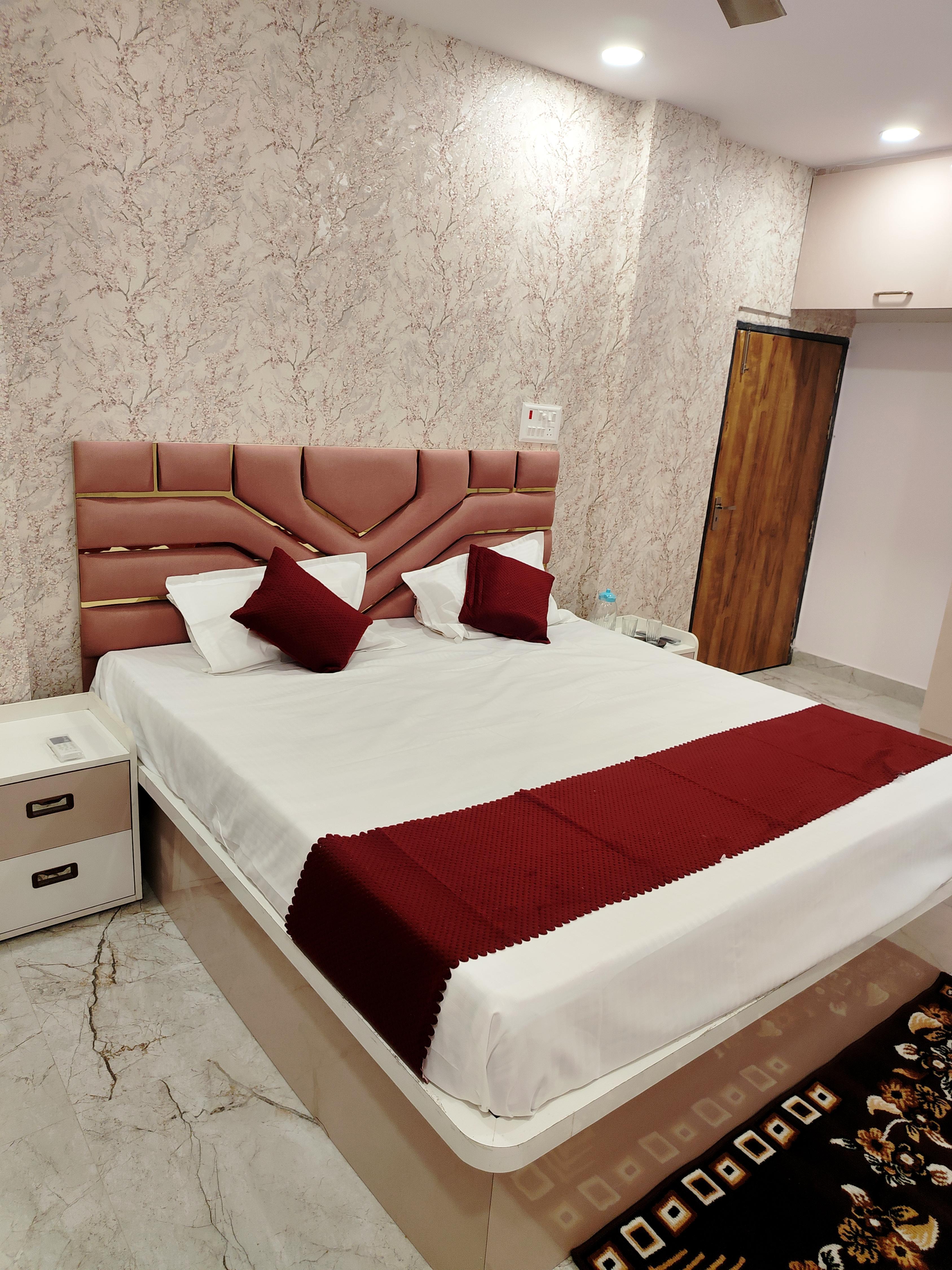 Hotel Kashi Bliss - Tap to explore photos