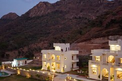 ELIVAAS Signature Mandovar 4 Room Suite with Common Pool & Garden