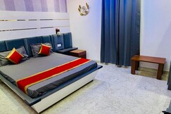 KAY EMM RESIDENCY