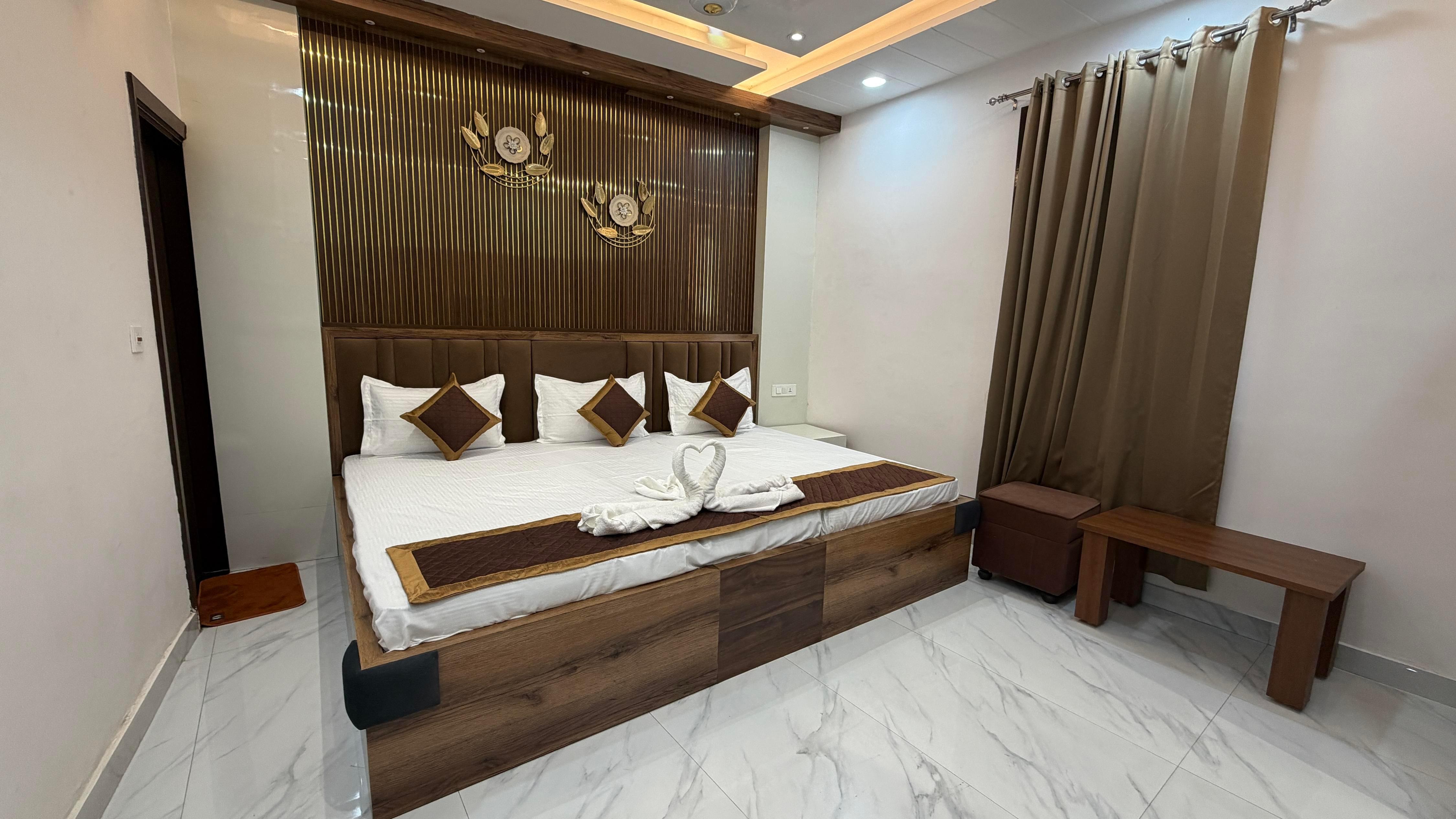 KAY EMM RESIDENCY Room Type - Superior Room