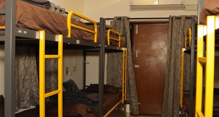 Connect Backpackers | Beside World Trade Center Room Type - F3 - Voyage