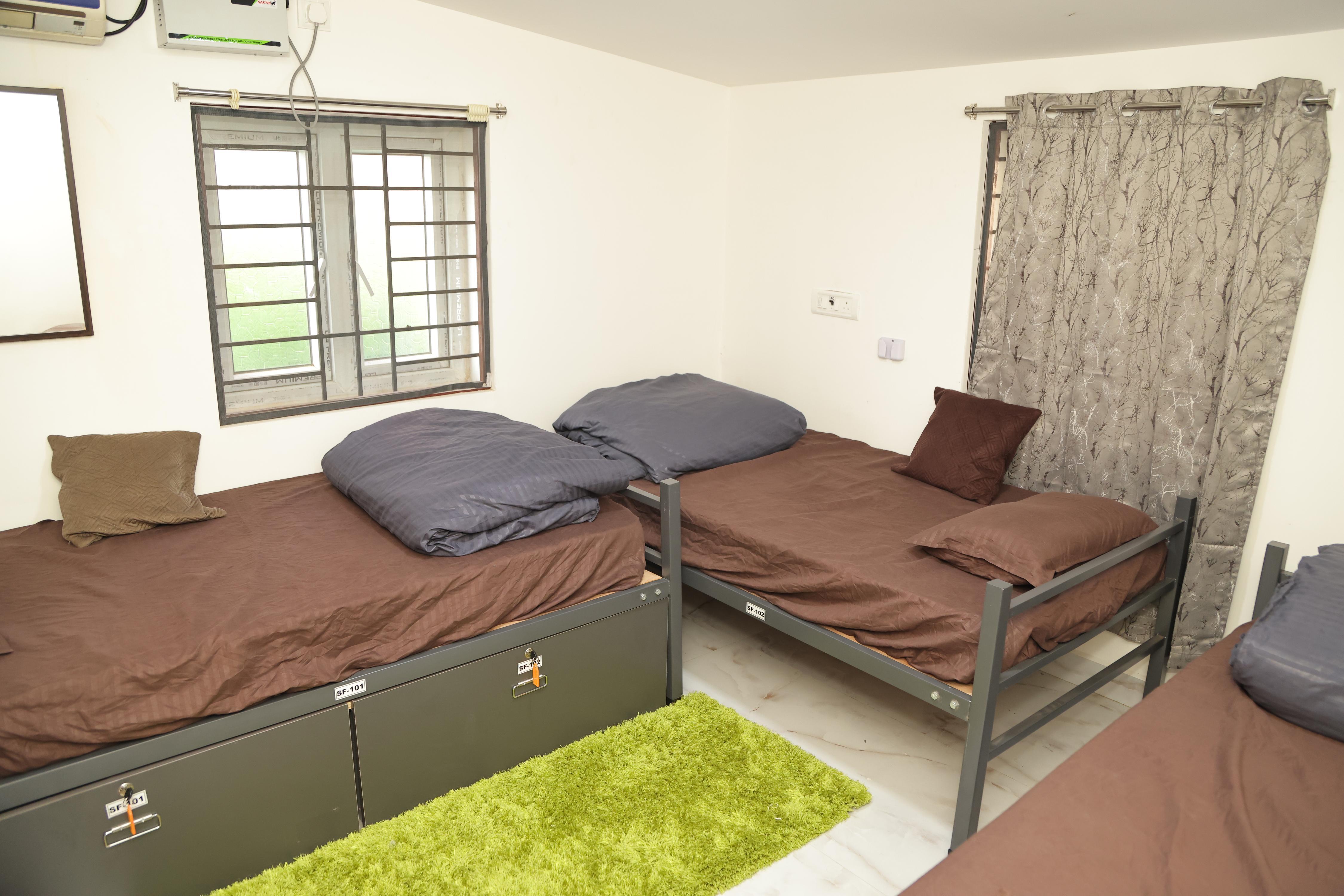 Connect Backpackers | Beside World Trade Center Room Type - SF1 - Celestia