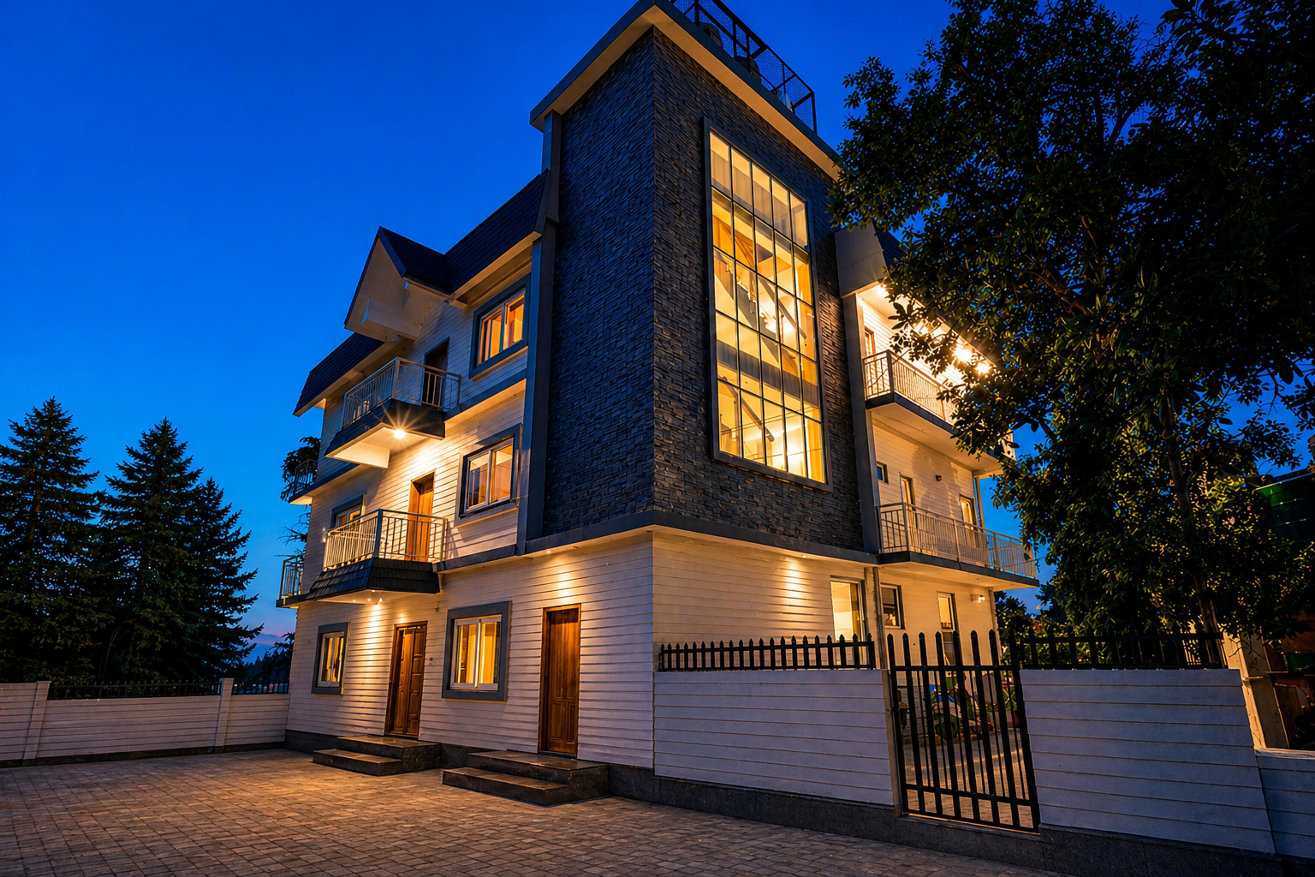 Alaya Stays Snowdrop Retreat | 3 BHK Apartment | Near Mall Road