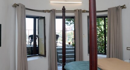 Thandi Woods by Himalaica Au Lac Room Type - Lake-facing Superior Room (en-suite)