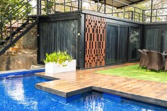 Deck stay I 3br I pool view I by Homeyhuts